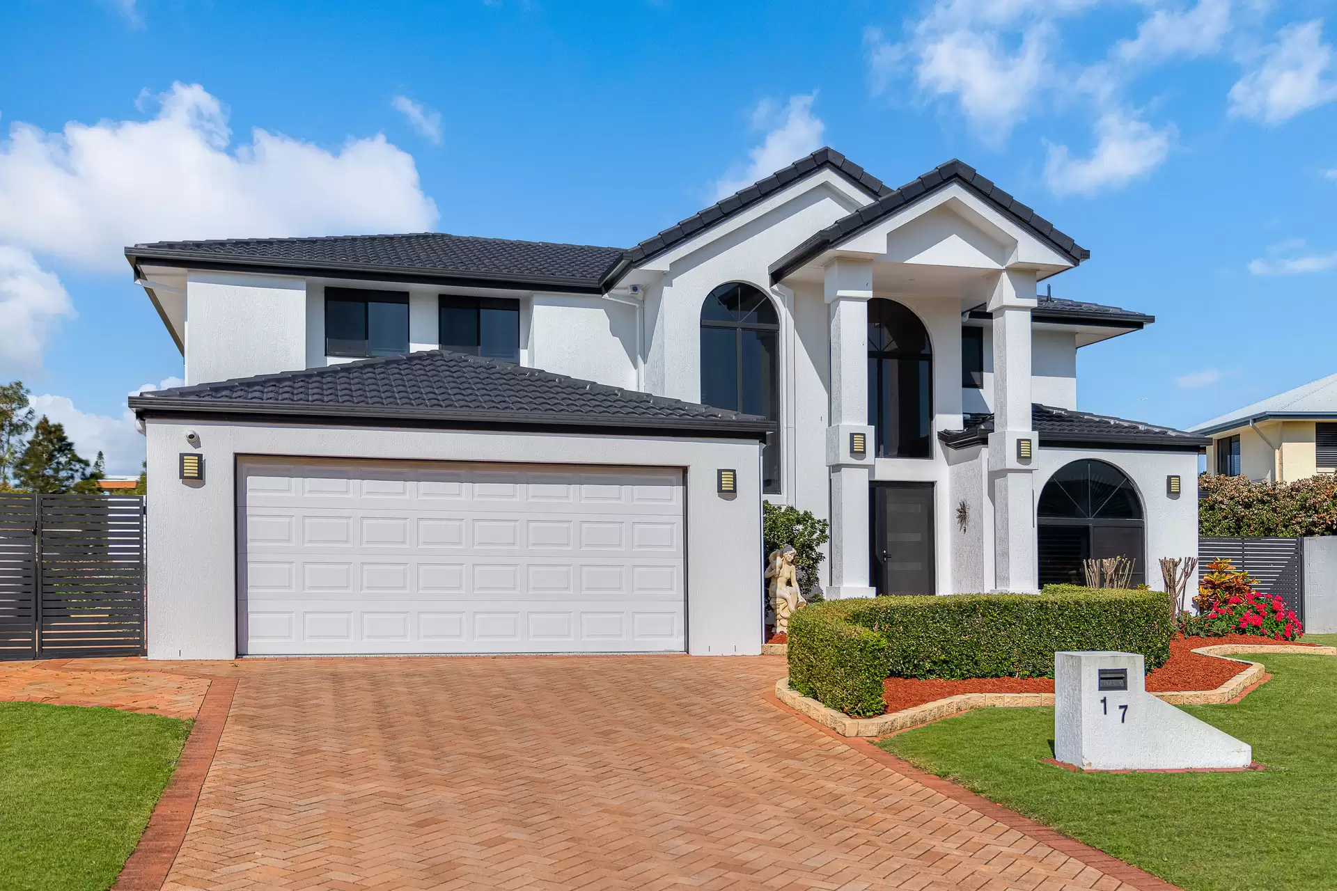 17 Raby Bay Boulevard, Raby Bay Sold by  - image 1