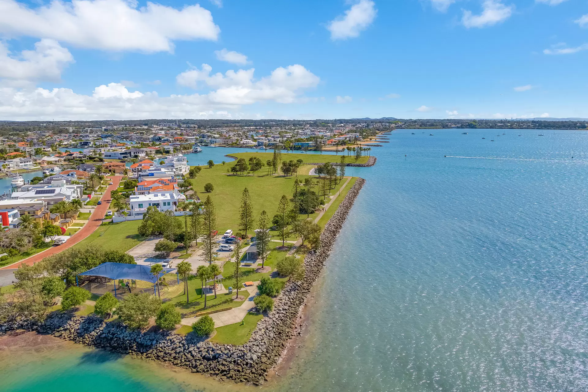 17 Raby Bay Boulevard, Raby Bay Sold by Queensland Sotheby's International Realty - image 1