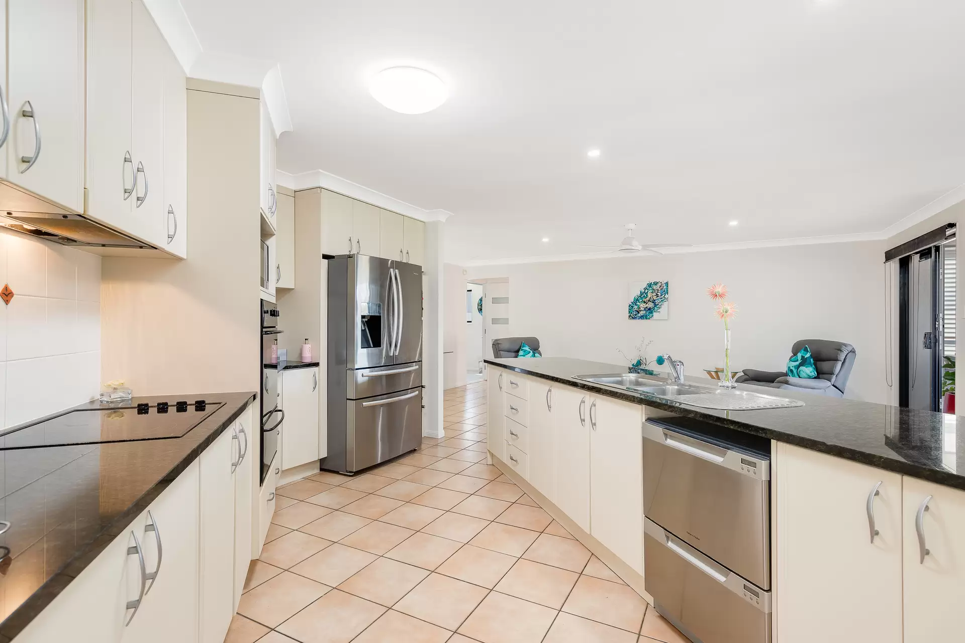 17 Raby Bay Boulevard, Raby Bay Sold by Queensland Sotheby's International Realty - image 1