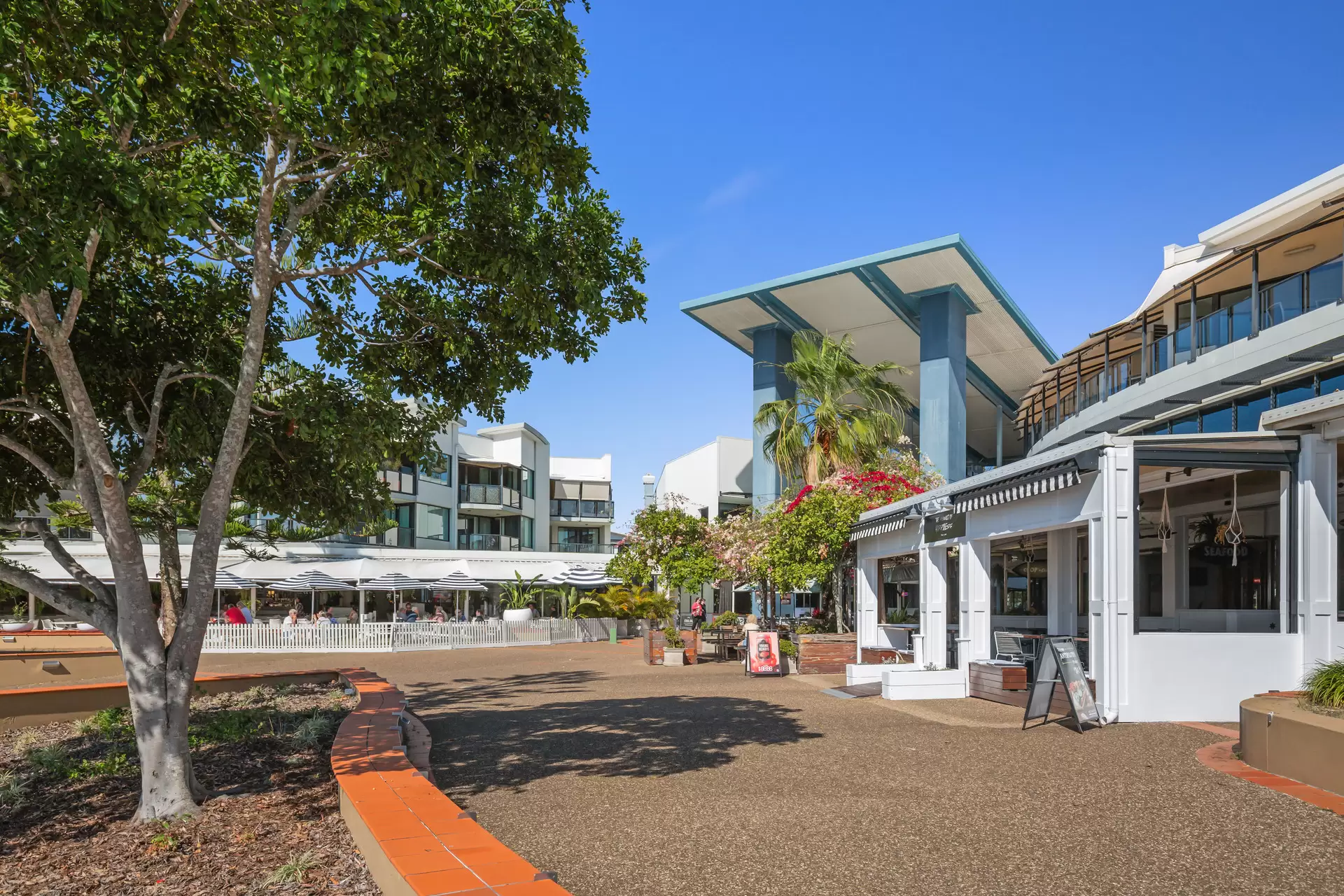 33/152-166 Shore Street West Street, Cleveland Sold by Queensland Sotheby's International Realty - image 1