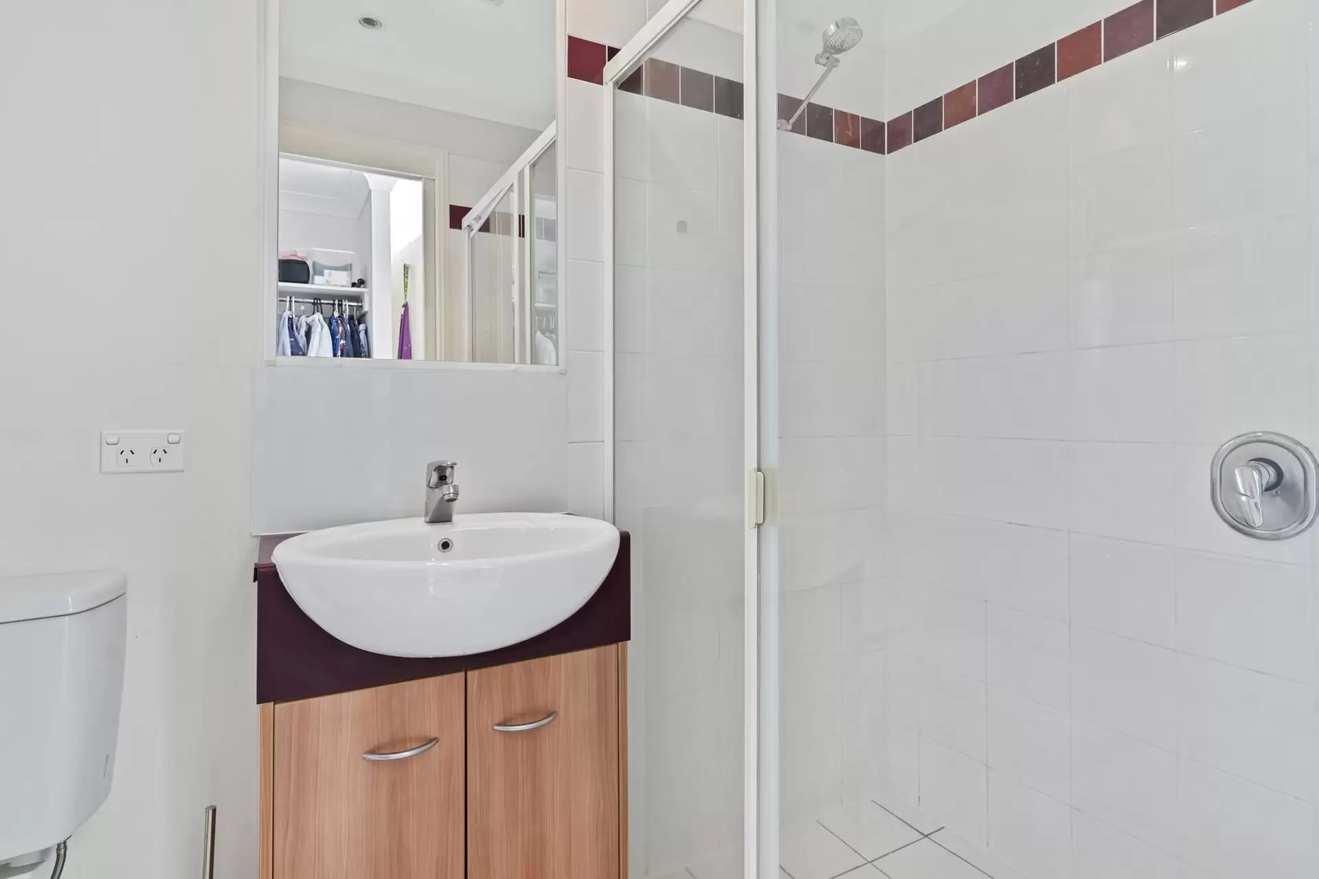 33/152-166 Shore Street West Street, Cleveland Sold by Queensland Sotheby's International Realty - image 1