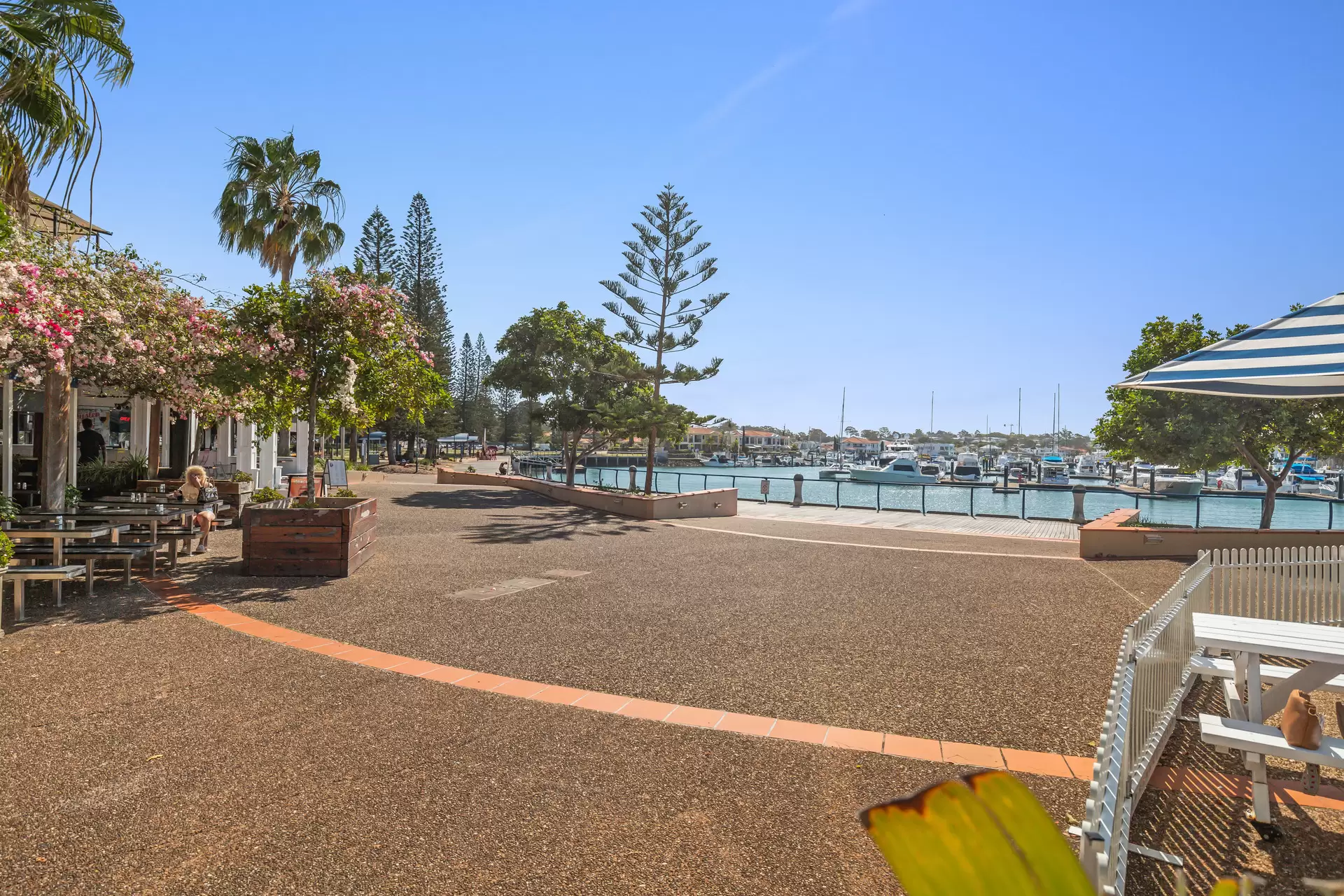 33/152-166 Shore Street West Street, Cleveland Sold by Queensland Sotheby's International Realty - image 1