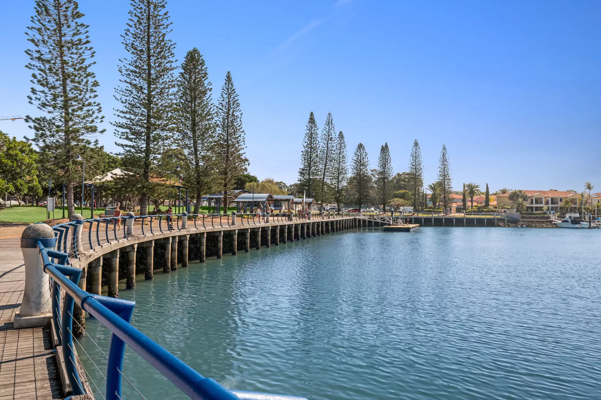 33/152-166 Shore Street West Street, Cleveland Sold by Queensland Sotheby's International Realty - image 1