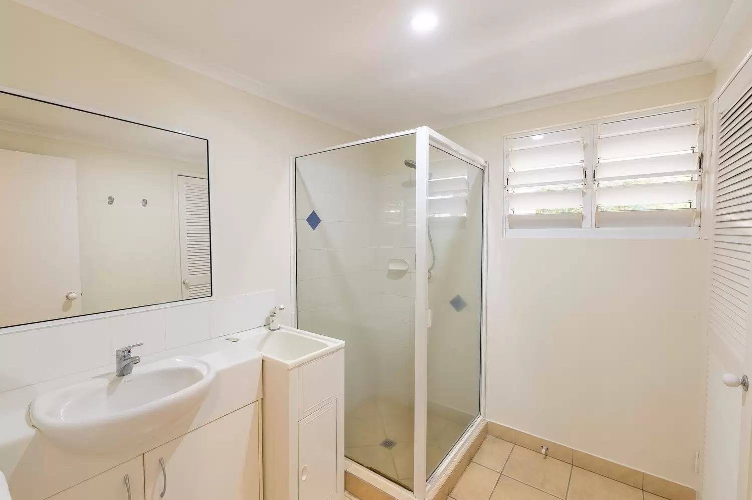 12/2 Erromango Drive, Jubilee Pocket Sold by Queensland Sotheby's International Realty - image 1