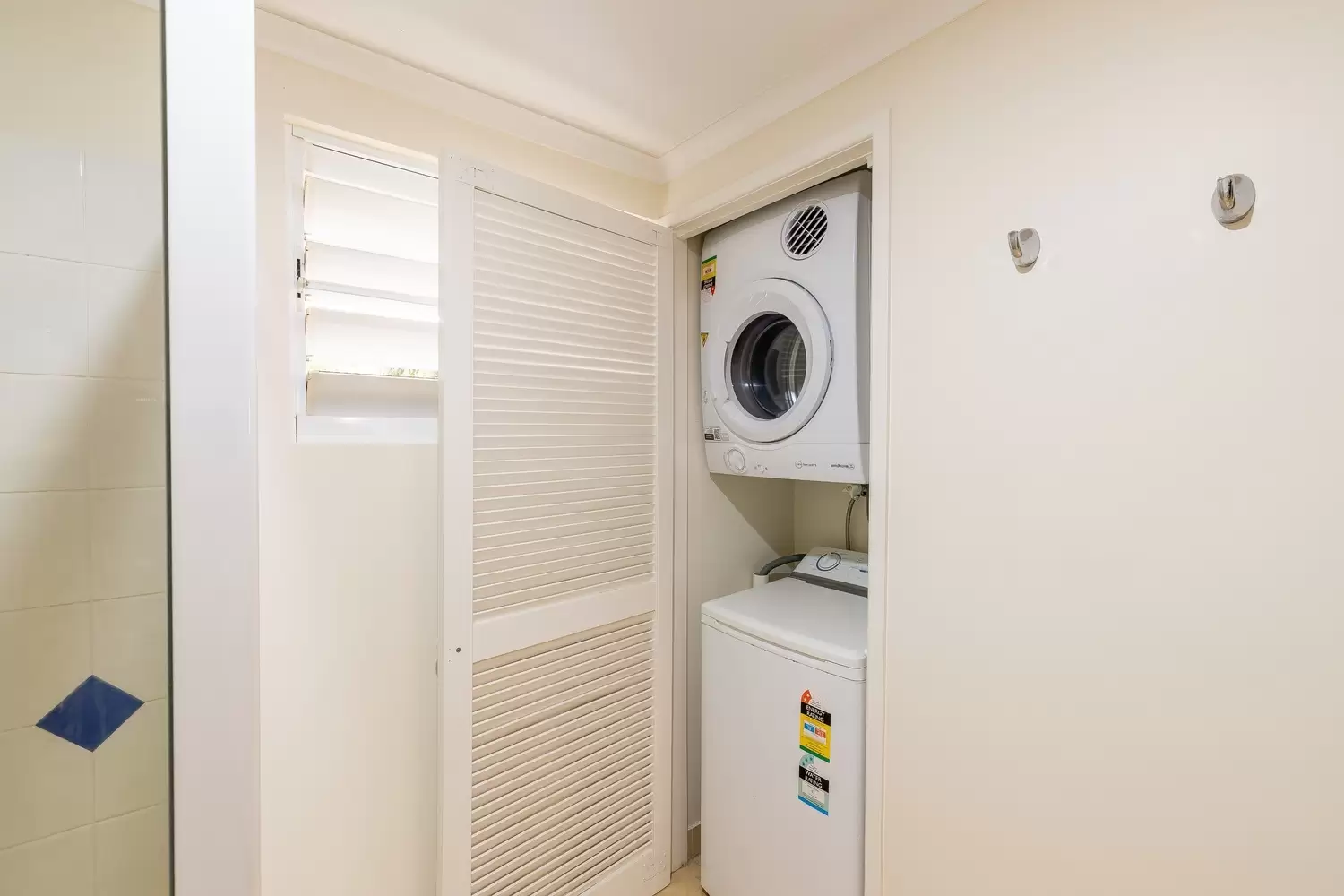 12/2 Erromango Drive, Jubilee Pocket Sold by Queensland Sotheby's International Realty - image 1