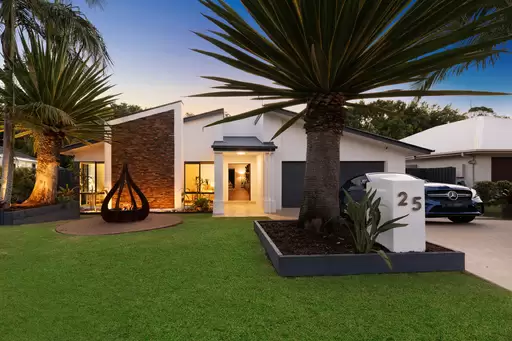 25 Riviera Crescent, Peregian Springs Sold by Queensland Sotheby's International Realty
