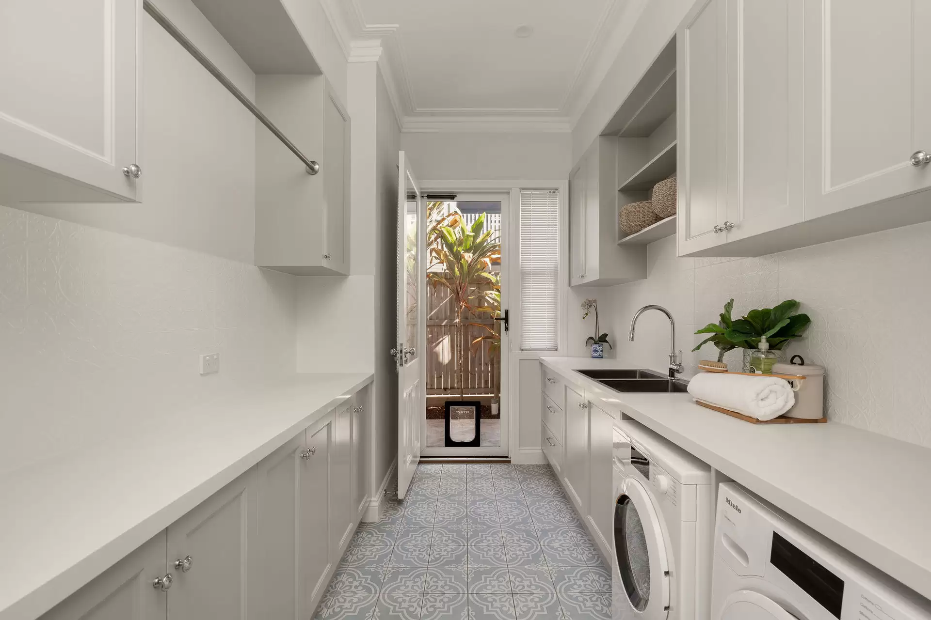 87 Gorman Street, Kalinga Sold by Queensland Sotheby's International Realty - image 1
