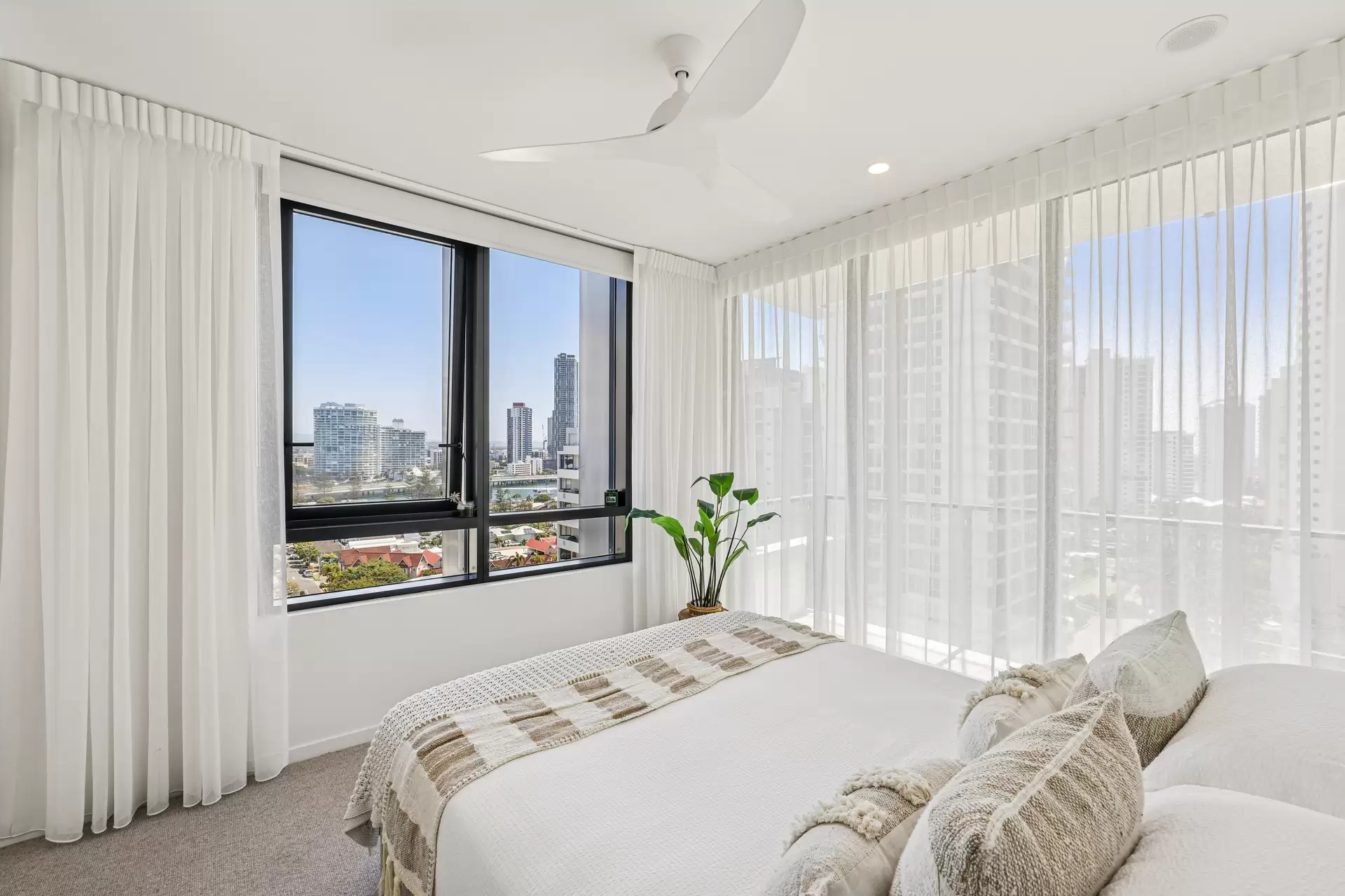 111/25 Woodroffe Avenue, Main Beach Sold by Queensland Sotheby's International Realty - image 1