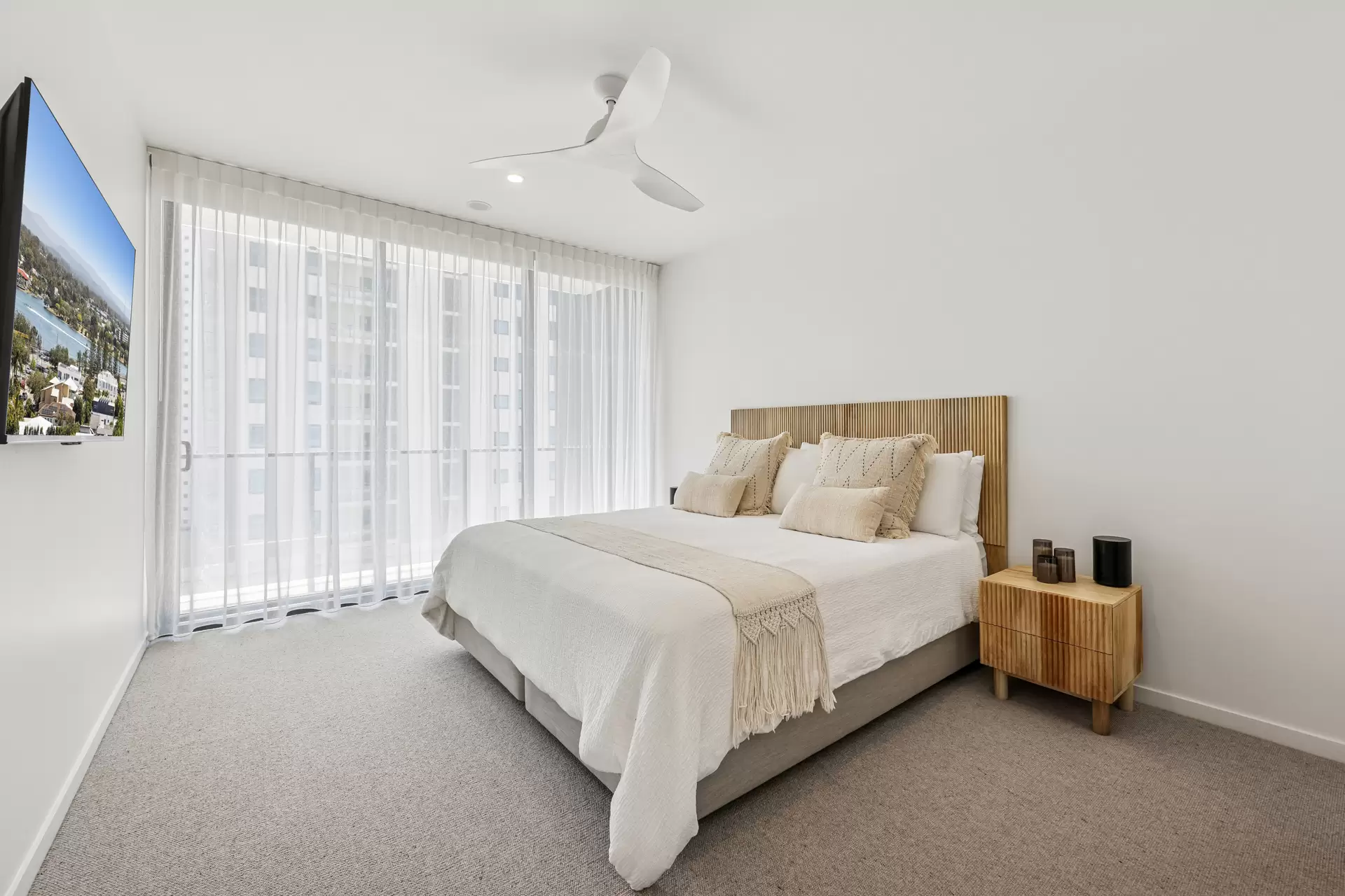 111/25 Woodroffe Avenue, Main Beach Sold by Queensland Sotheby's International Realty - image 1