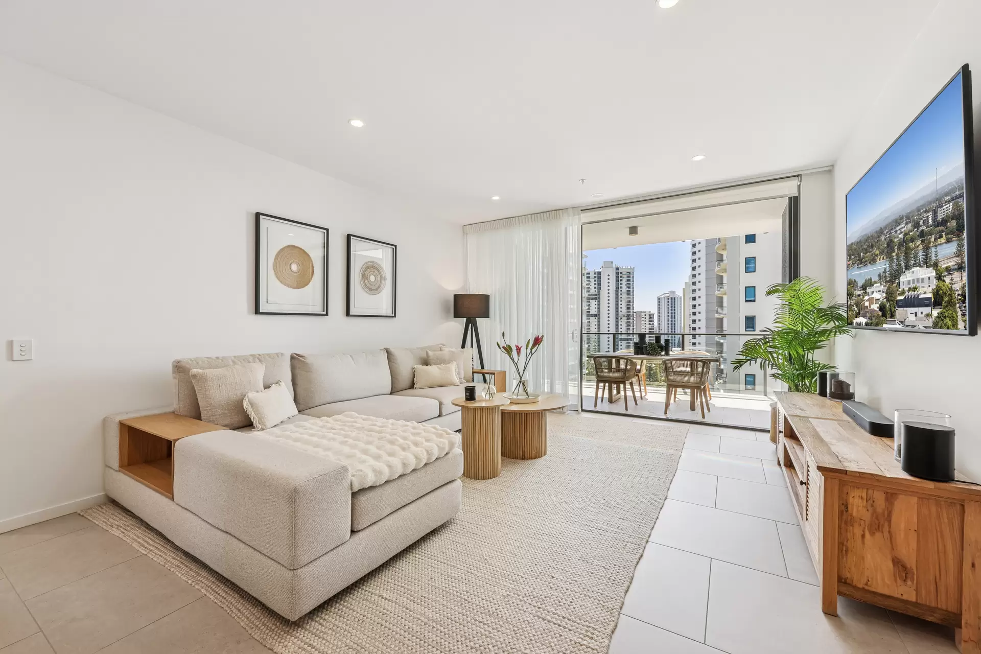 111/25 Woodroffe Avenue, Main Beach Sold by  - image 1