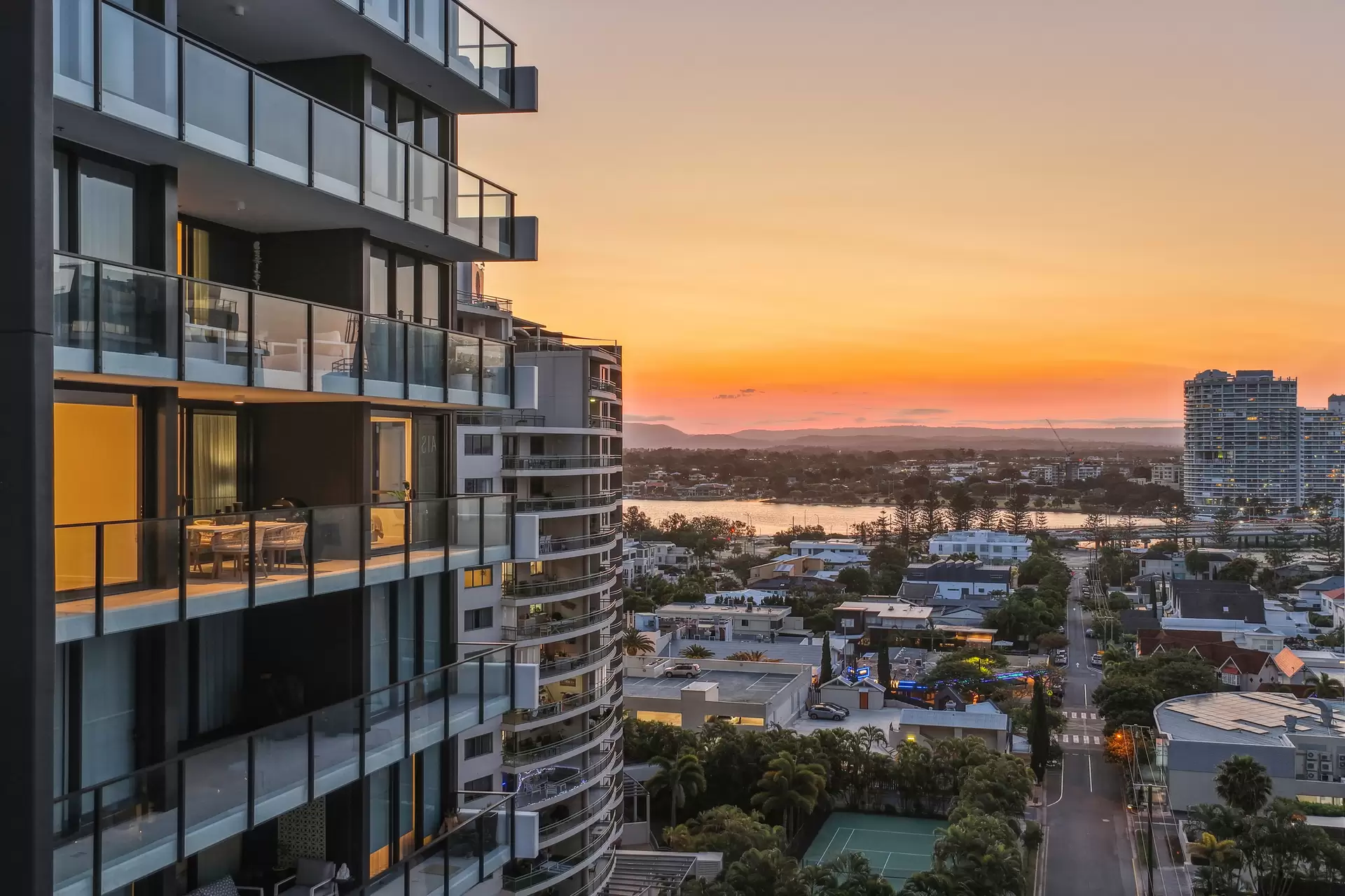 111/25 Woodroffe Avenue, Main Beach Sold by Queensland Sotheby's International Realty - image 1