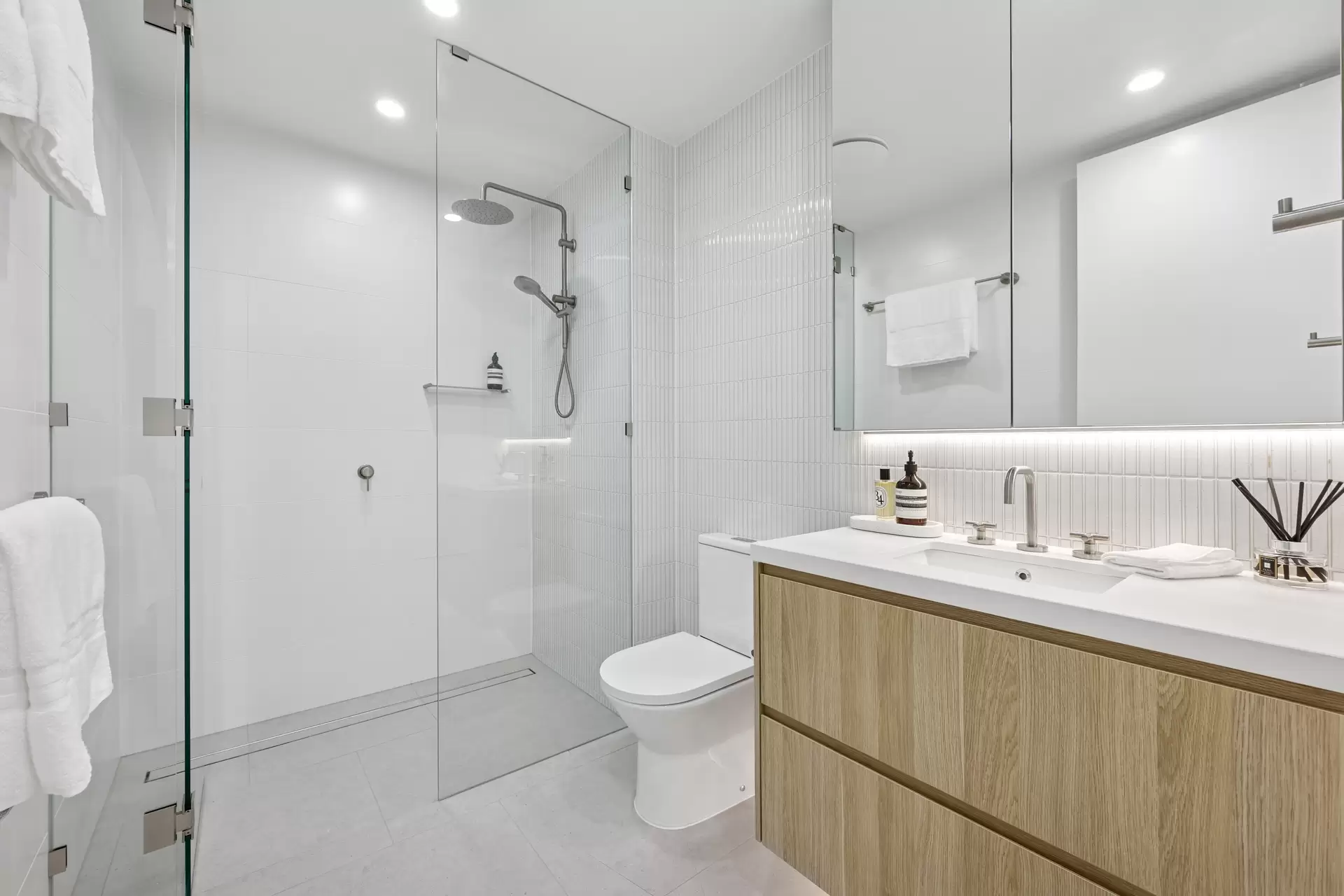 176/25 Woodroffe Avenue, Main Beach Sold by Queensland Sotheby's International Realty - image 1
