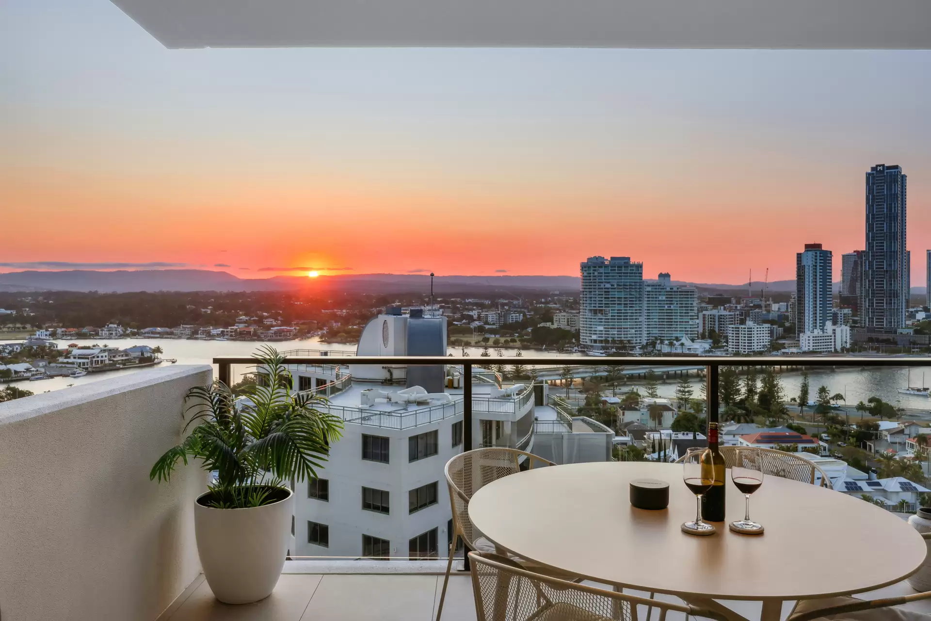 176/25 Woodroffe Avenue, Main Beach Sold by  - image 1