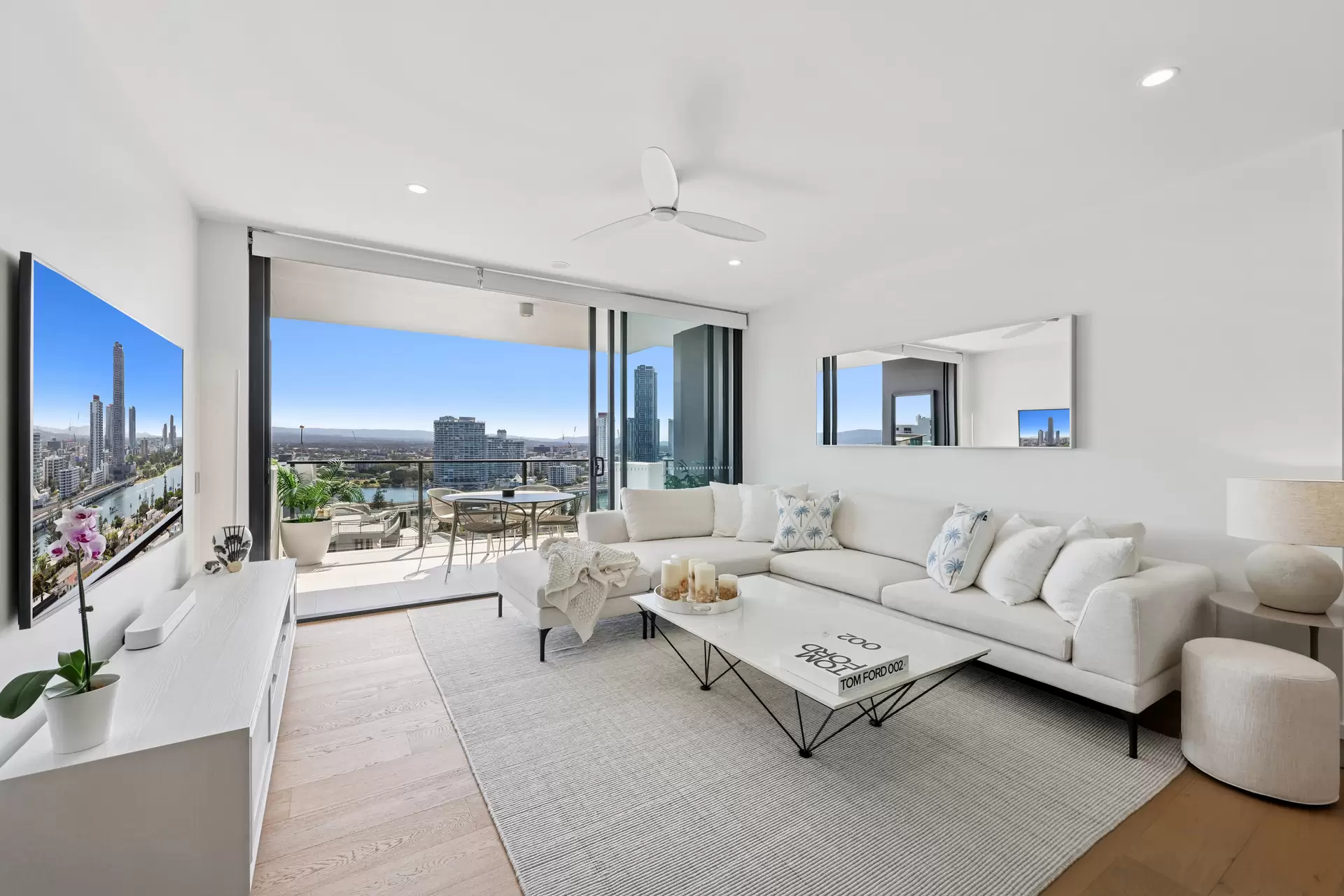 176/25 Woodroffe Avenue, Main Beach Sold by  - image 1