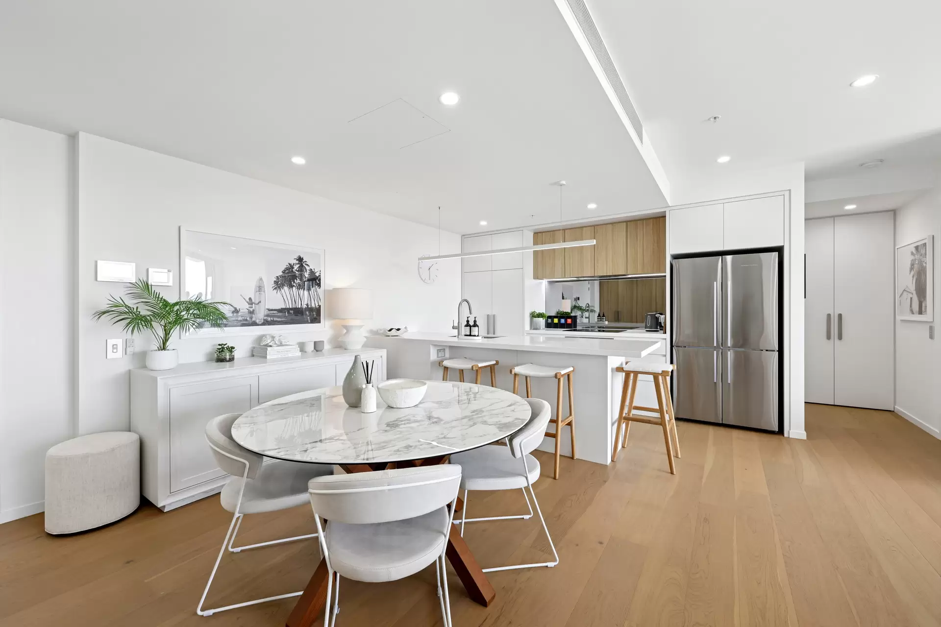 176/25 Woodroffe Avenue, Main Beach Sold by  - image 1