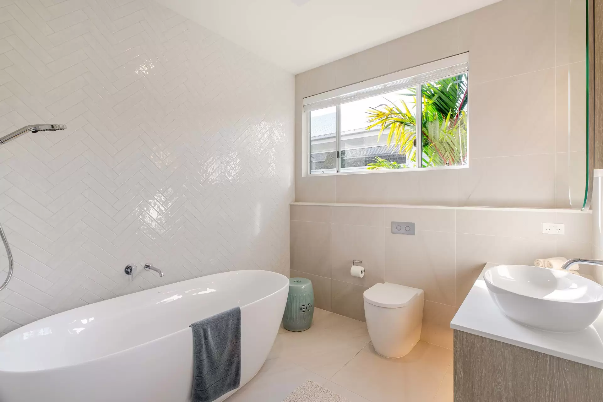 18 Rachel Carson Lane, Port Douglas Sold by Queensland Sotheby's International Realty - image 1