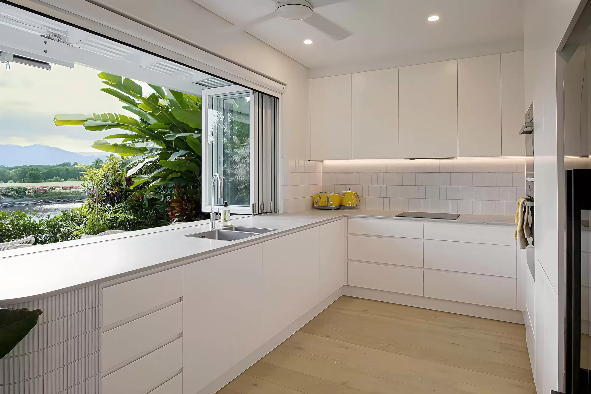 18 Rachel Carson Lane, Port Douglas Sold by Queensland Sotheby's International Realty - image 1
