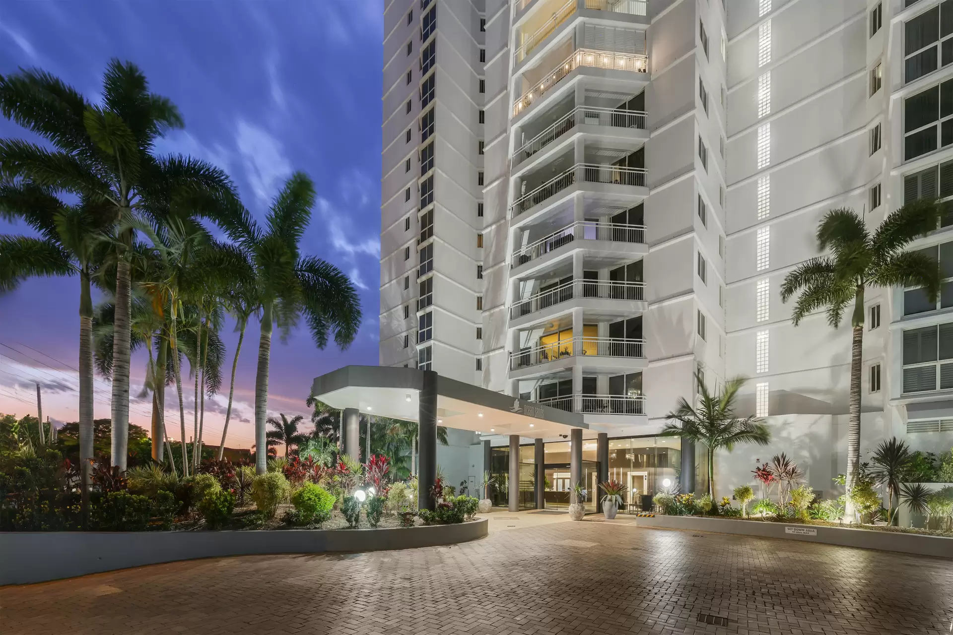 67/11-17 Hughes Avenue, Main Beach Sold by Queensland Sotheby's International Realty - image 1
