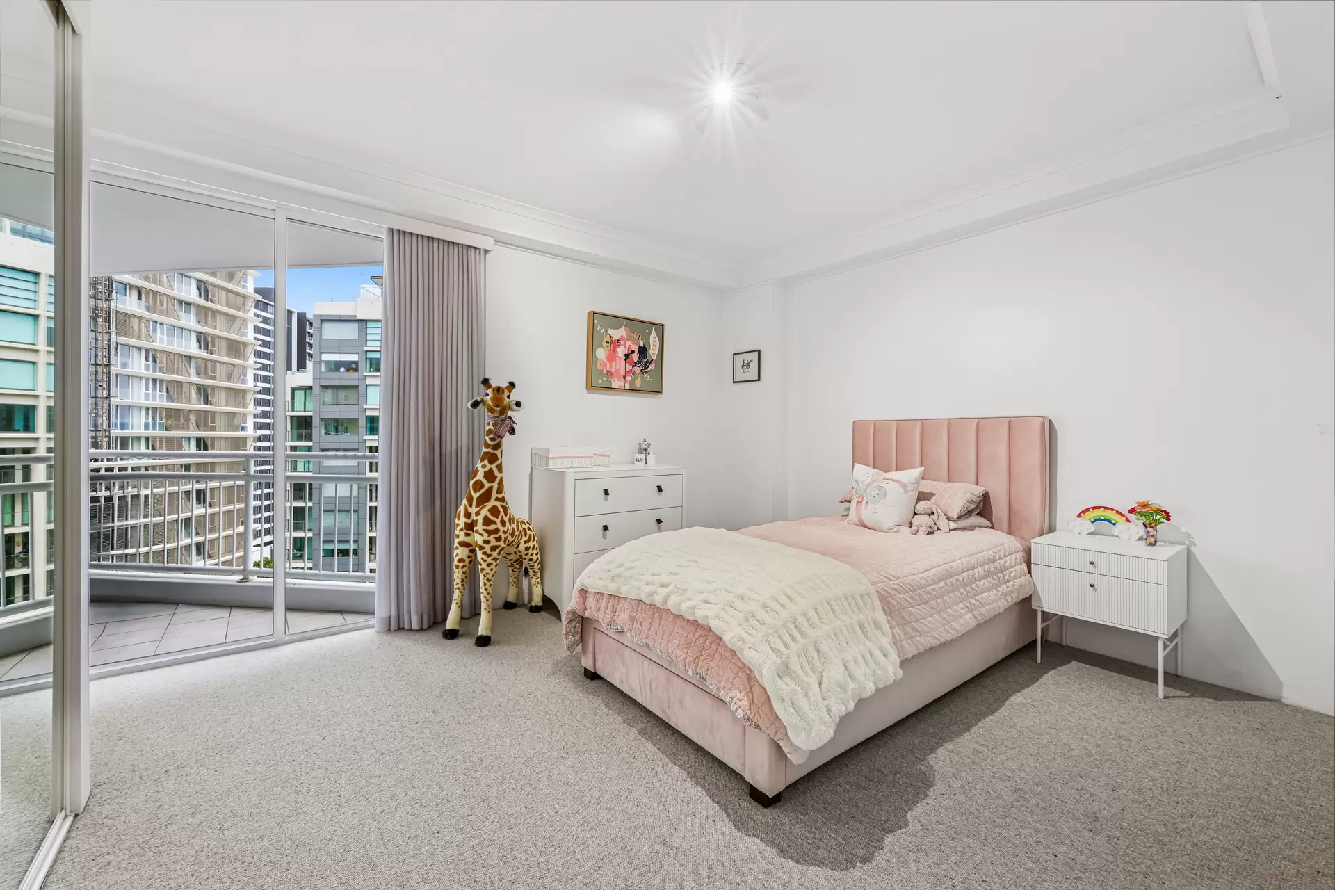67/11-17 Hughes Avenue, Main Beach Sold by Queensland Sotheby's International Realty - image 1
