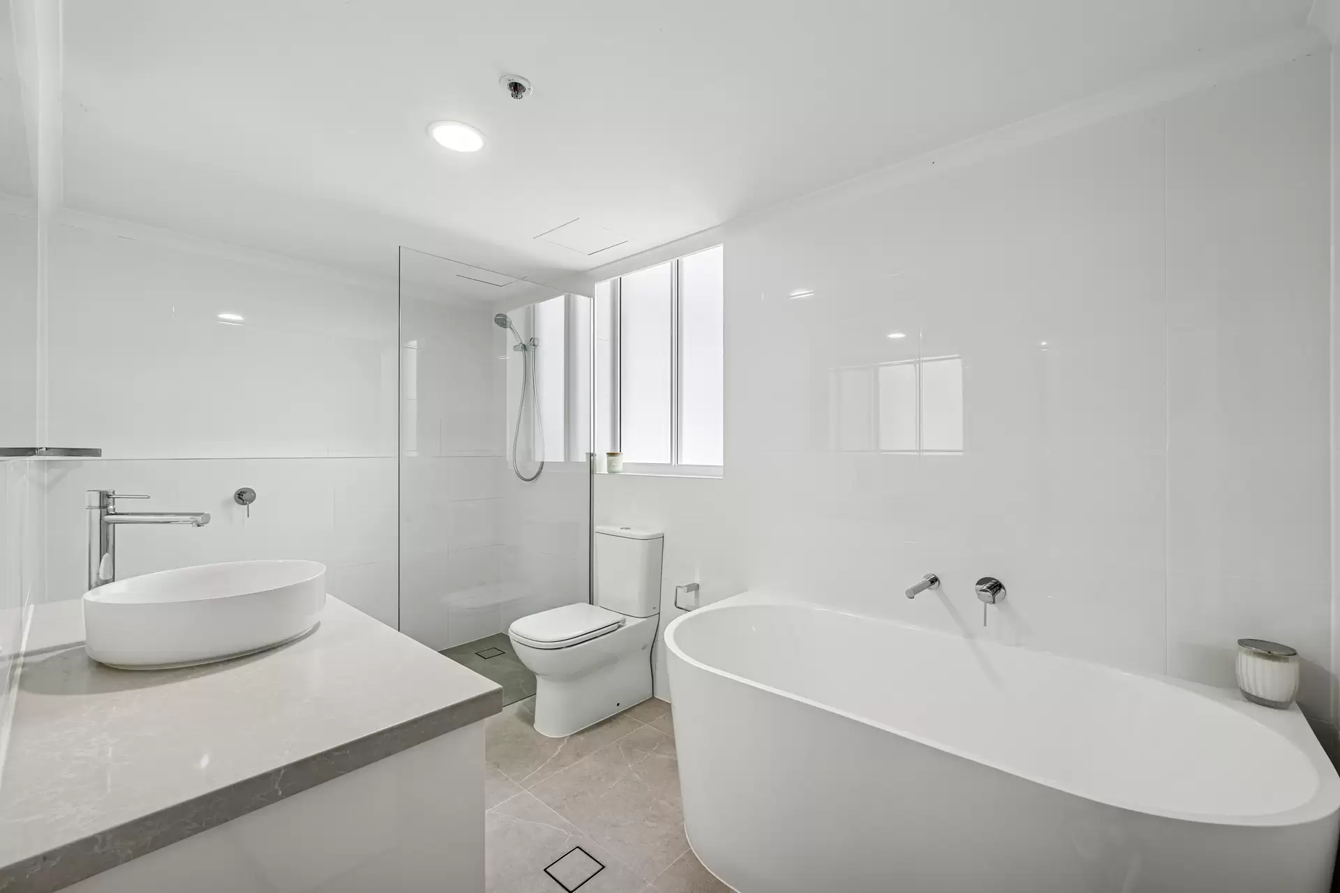 67/11-17 Hughes Avenue, Main Beach Sold by Queensland Sotheby's International Realty - image 1