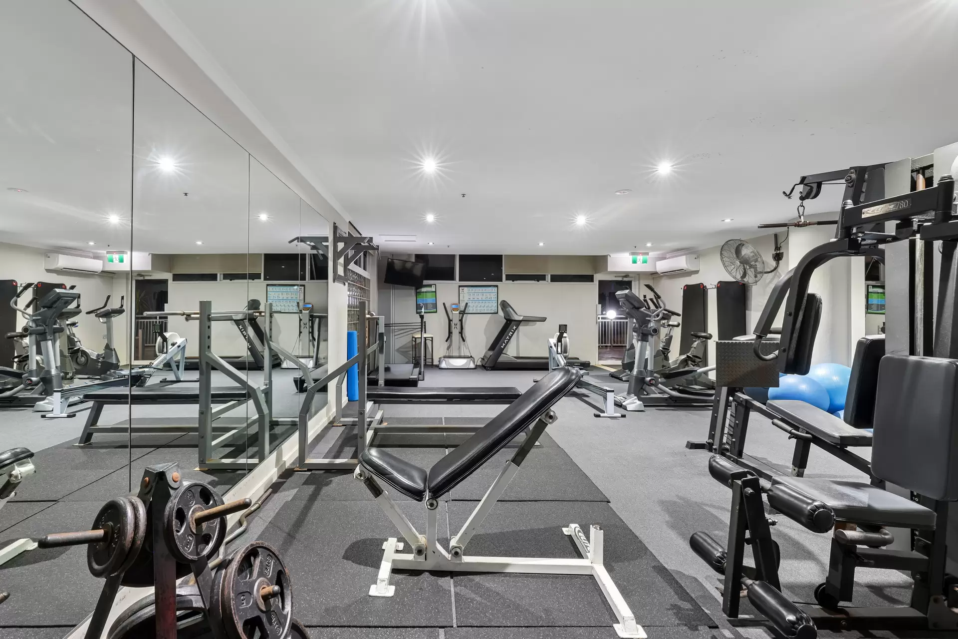 67/11-17 Hughes Avenue, Main Beach Sold by Queensland Sotheby's International Realty - image 1