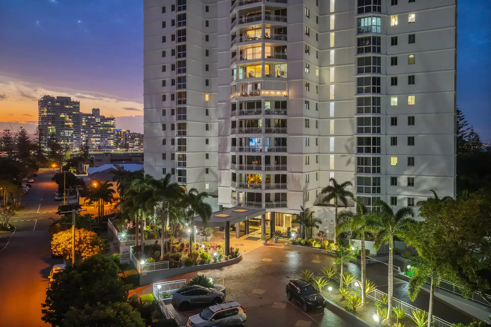 67/11-17 Hughes Avenue, Main Beach Sold by Queensland Sotheby's International Realty - image 1