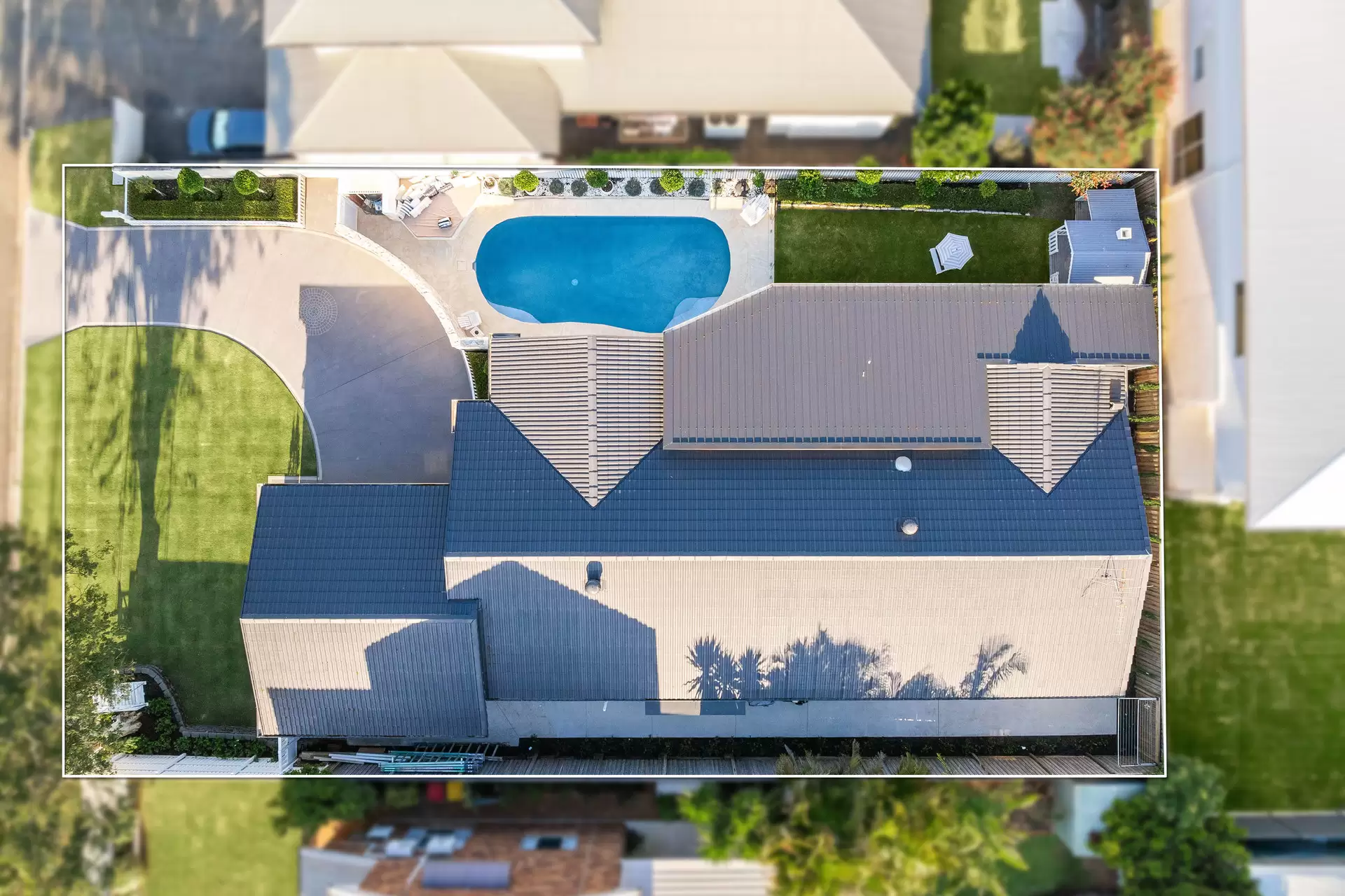 21 Clearwater Street, Ormiston Sold by Queensland Sotheby's International Realty - image 1