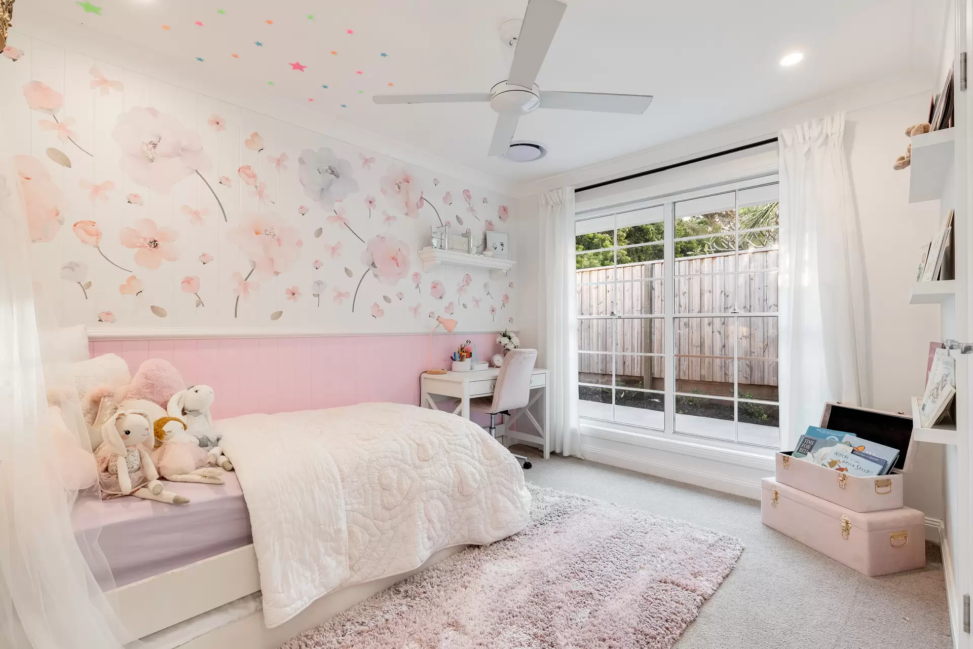 21 Clearwater Street, Ormiston Sold by Queensland Sotheby's International Realty - image 1