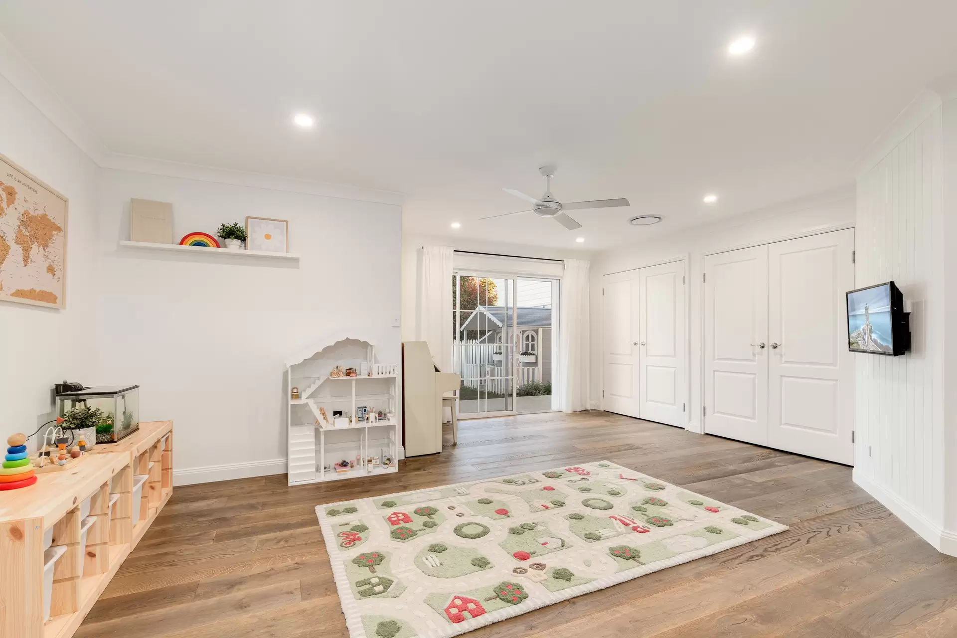 21 Clearwater Street, Ormiston Sold by Queensland Sotheby's International Realty - image 1