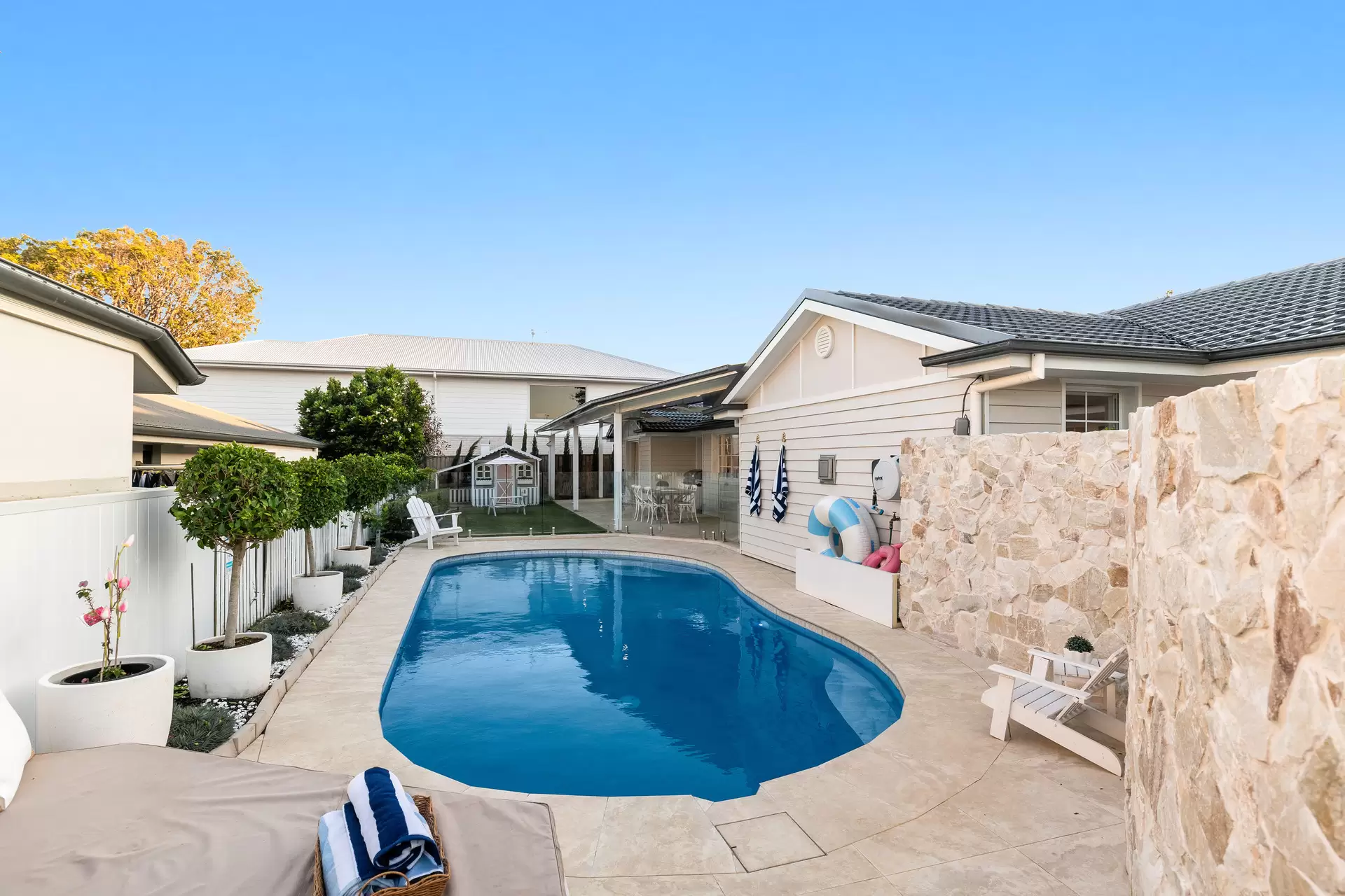 21 Clearwater Street, Ormiston Sold by Queensland Sotheby's International Realty - image 1