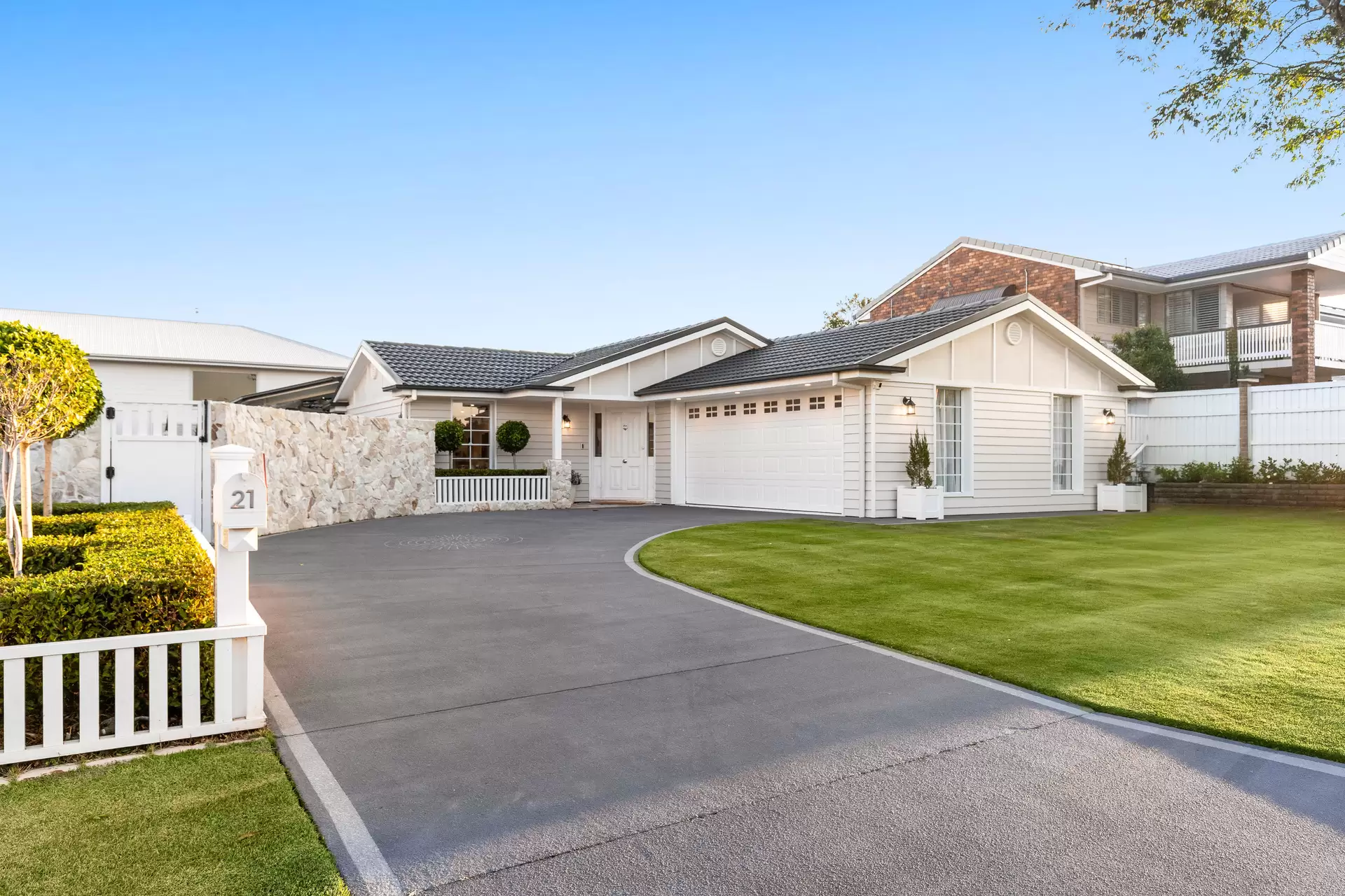 21 Clearwater Street, Ormiston Sold by Queensland Sotheby's International Realty - image 1
