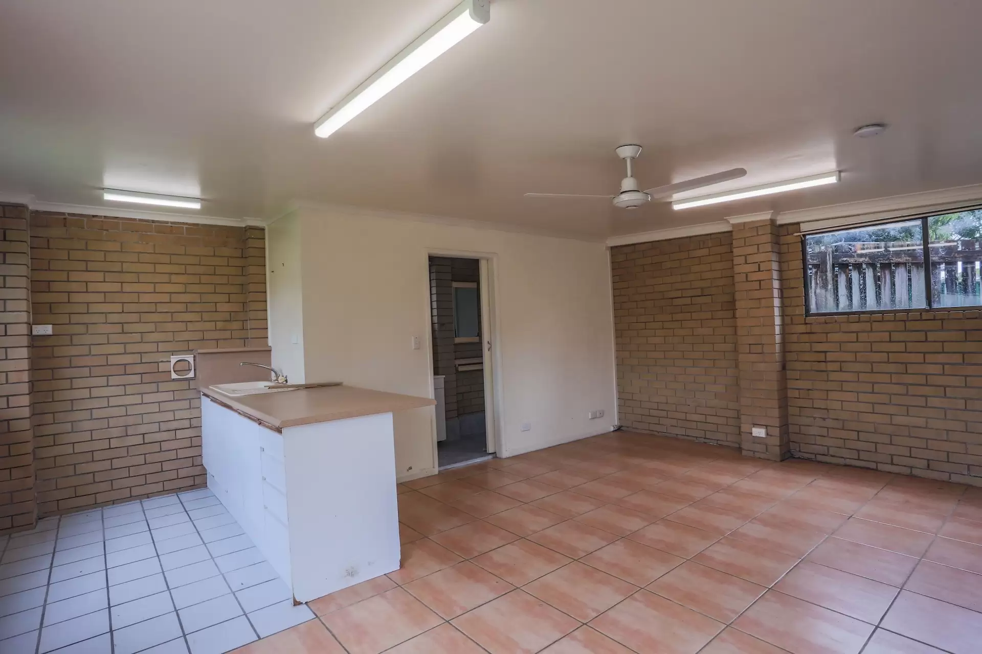 10 Tongarra Street, Southport Sold by Queensland Sotheby's International Realty - image 1