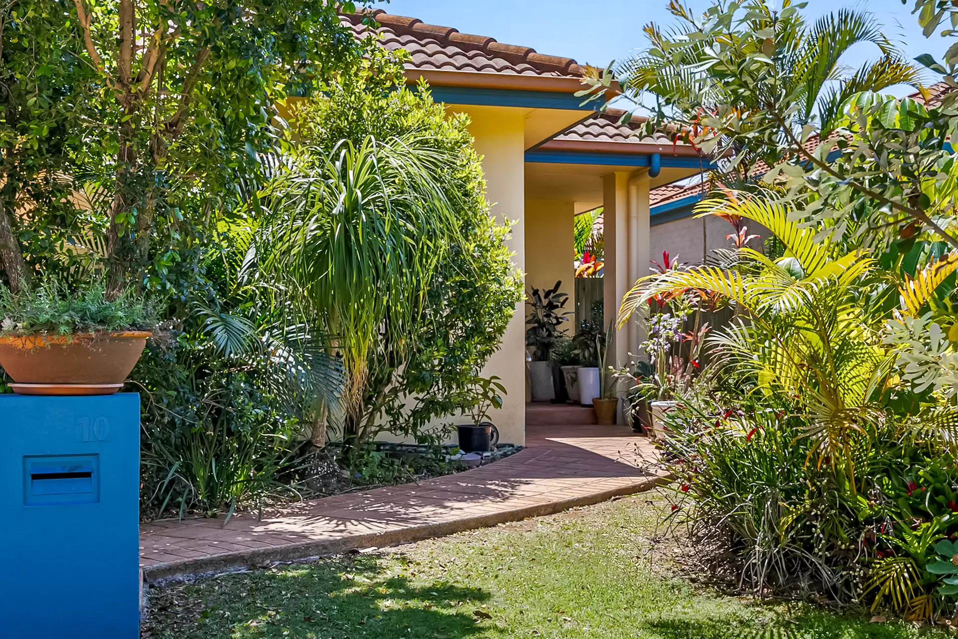 10 Friarbird Place, Twin Waters Sold by Queensland Sotheby's International Realty - image 1