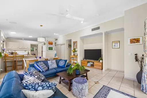 10 Friarbird Place, Twin Waters Sold by 