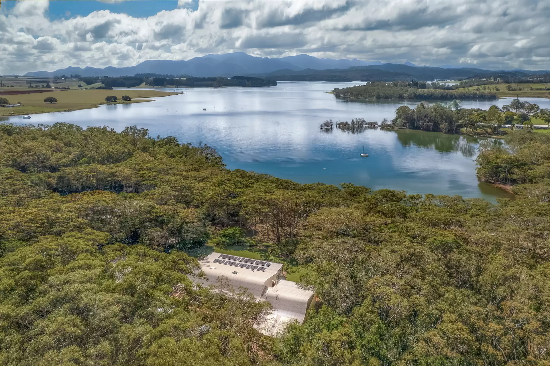 18 Allumbah Drive, Yungaburra Sold by Queensland Sotheby's International Realty - image 1