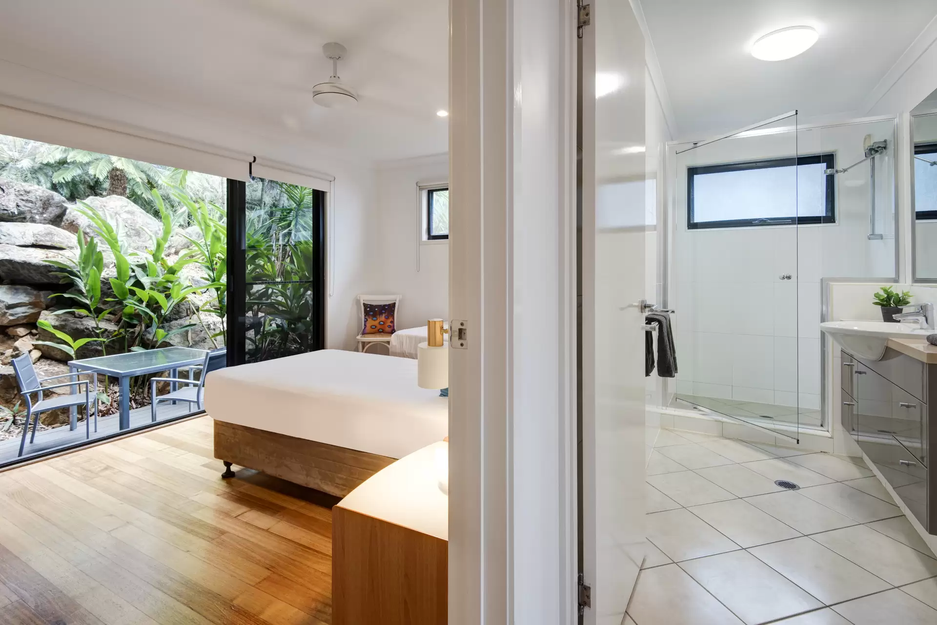 29/5 Acacia Drive, Hamilton Island Sold by Queensland Sotheby's International Realty - image 1