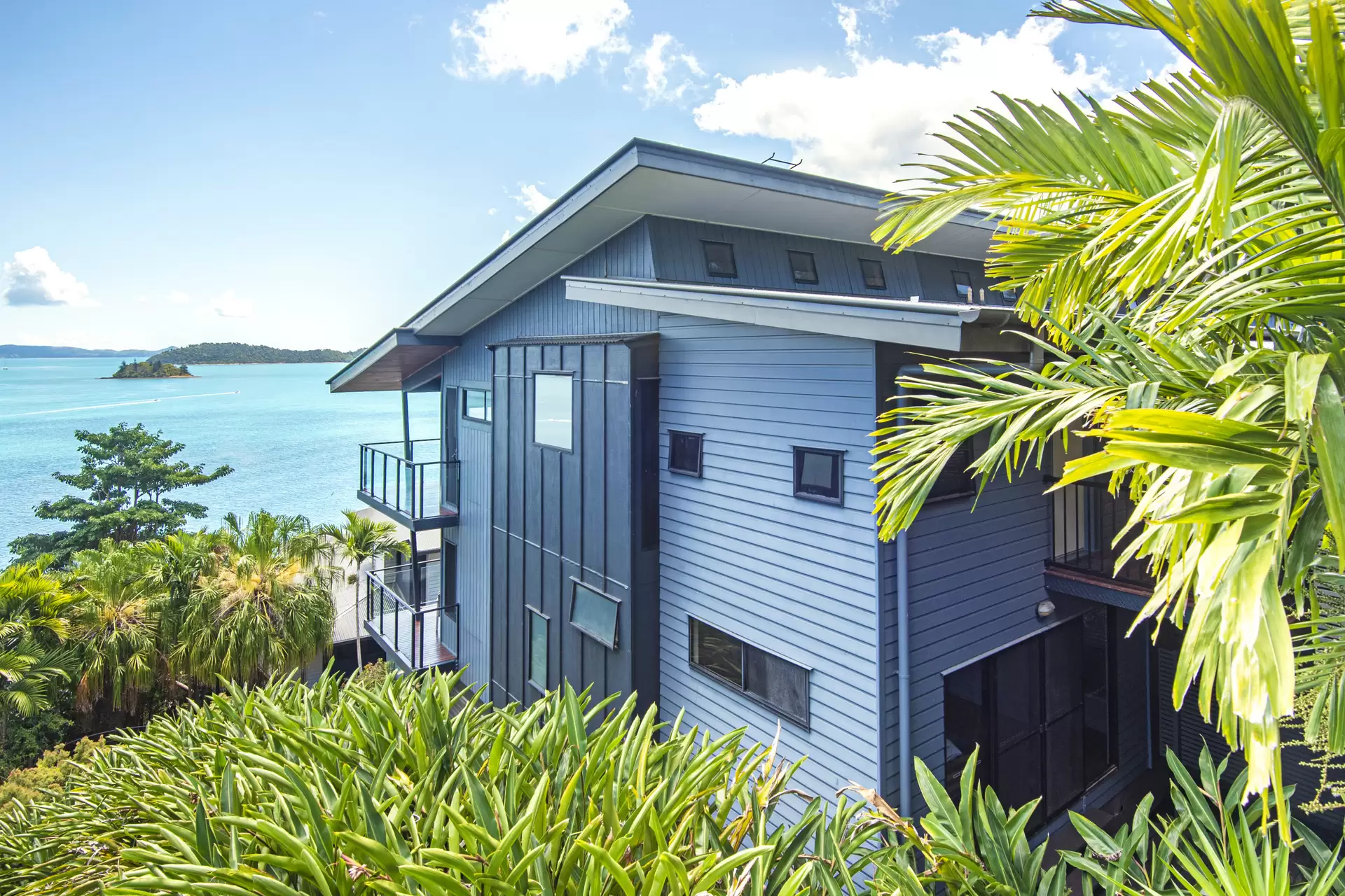 29/5 Acacia Drive, Hamilton Island Sold by Queensland Sotheby's International Realty - image 1