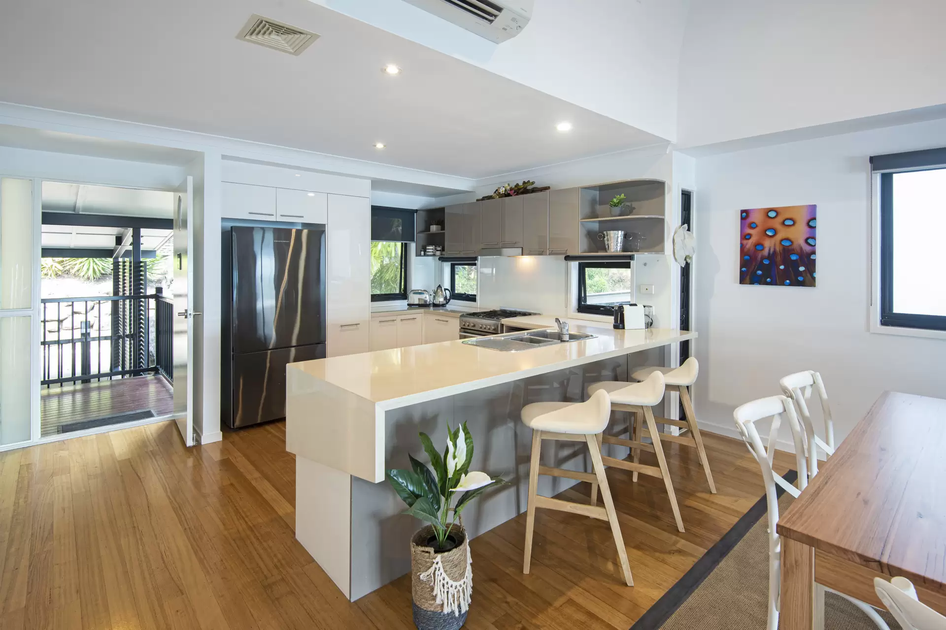29/5 Acacia Drive, Hamilton Island Sold by Queensland Sotheby's International Realty - image 1