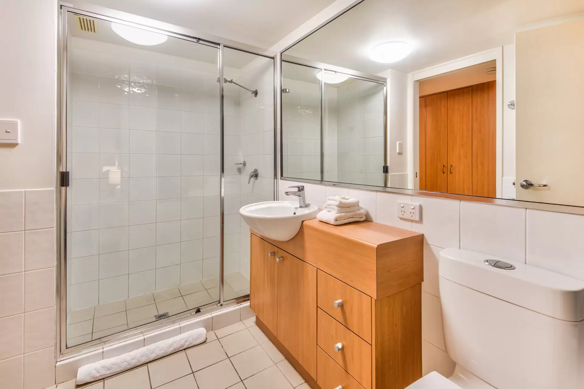 Oasis 10, 2 Flametree Grove, Hamilton Island For Sale by Queensland Sotheby's International Realty - image 1