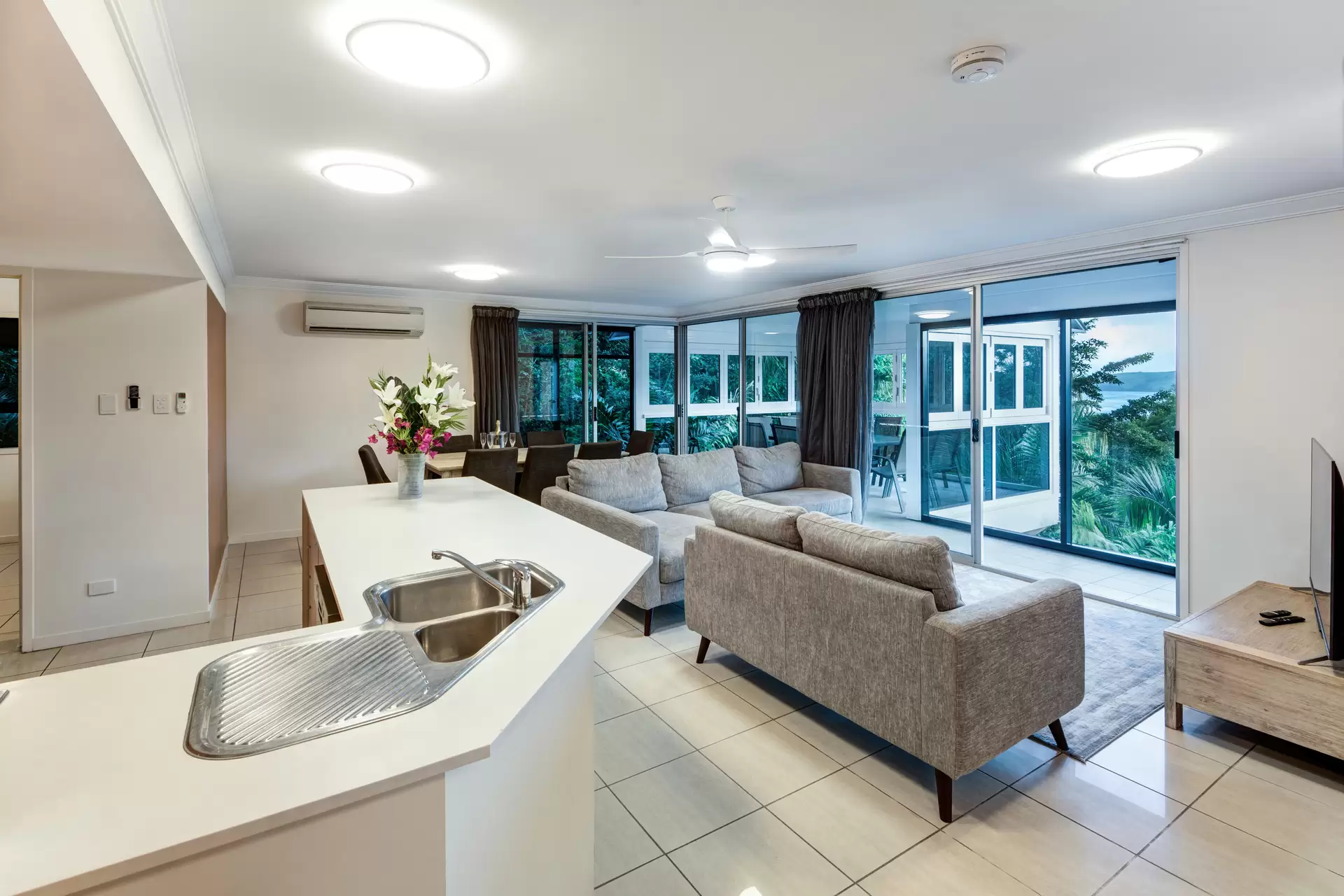 10/2 Flametree Grove, Hamilton Island For Sale by  - image 1