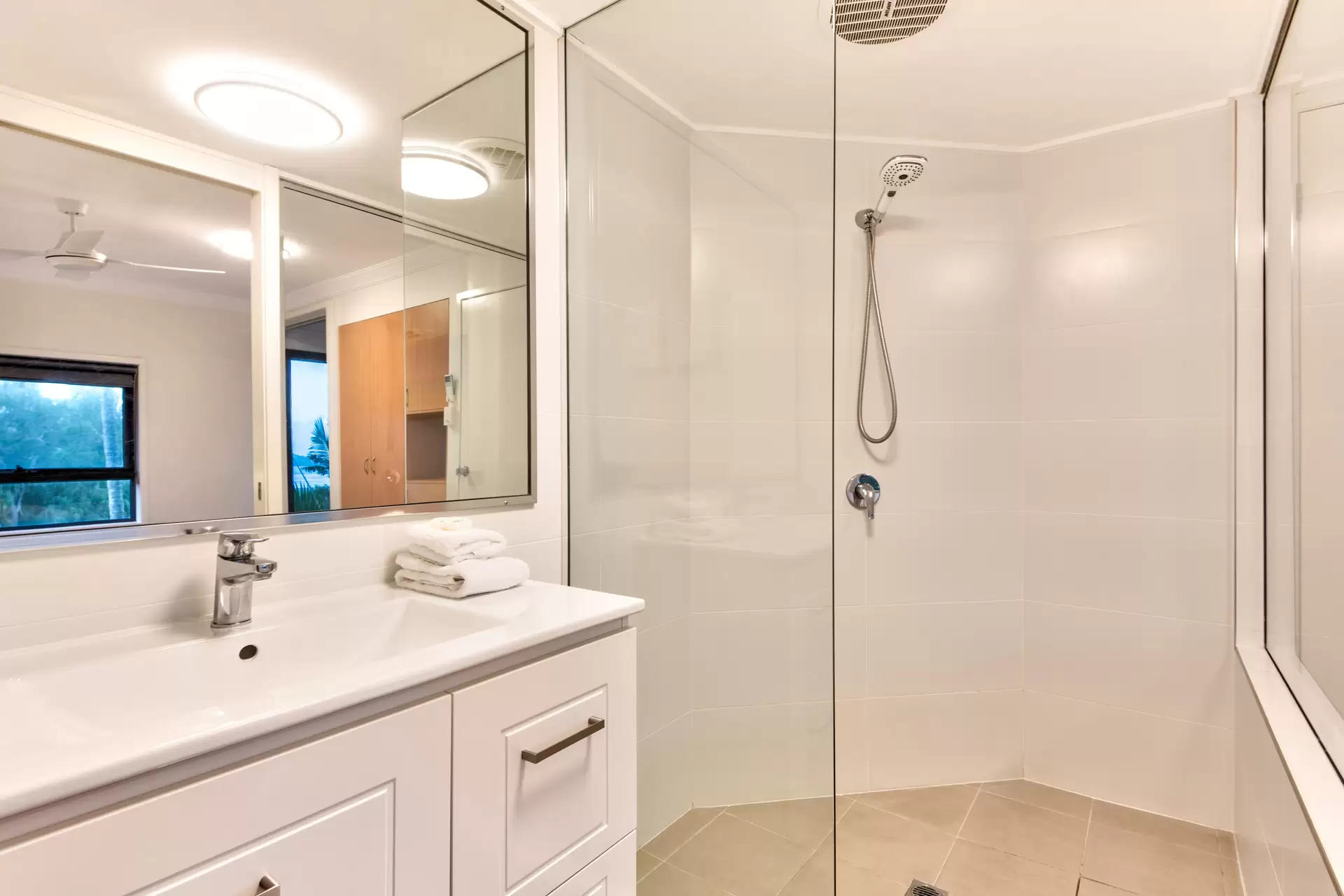 Oasis 10, 2 Flametree Grove, Hamilton Island For Sale by Queensland Sotheby's International Realty - image 1