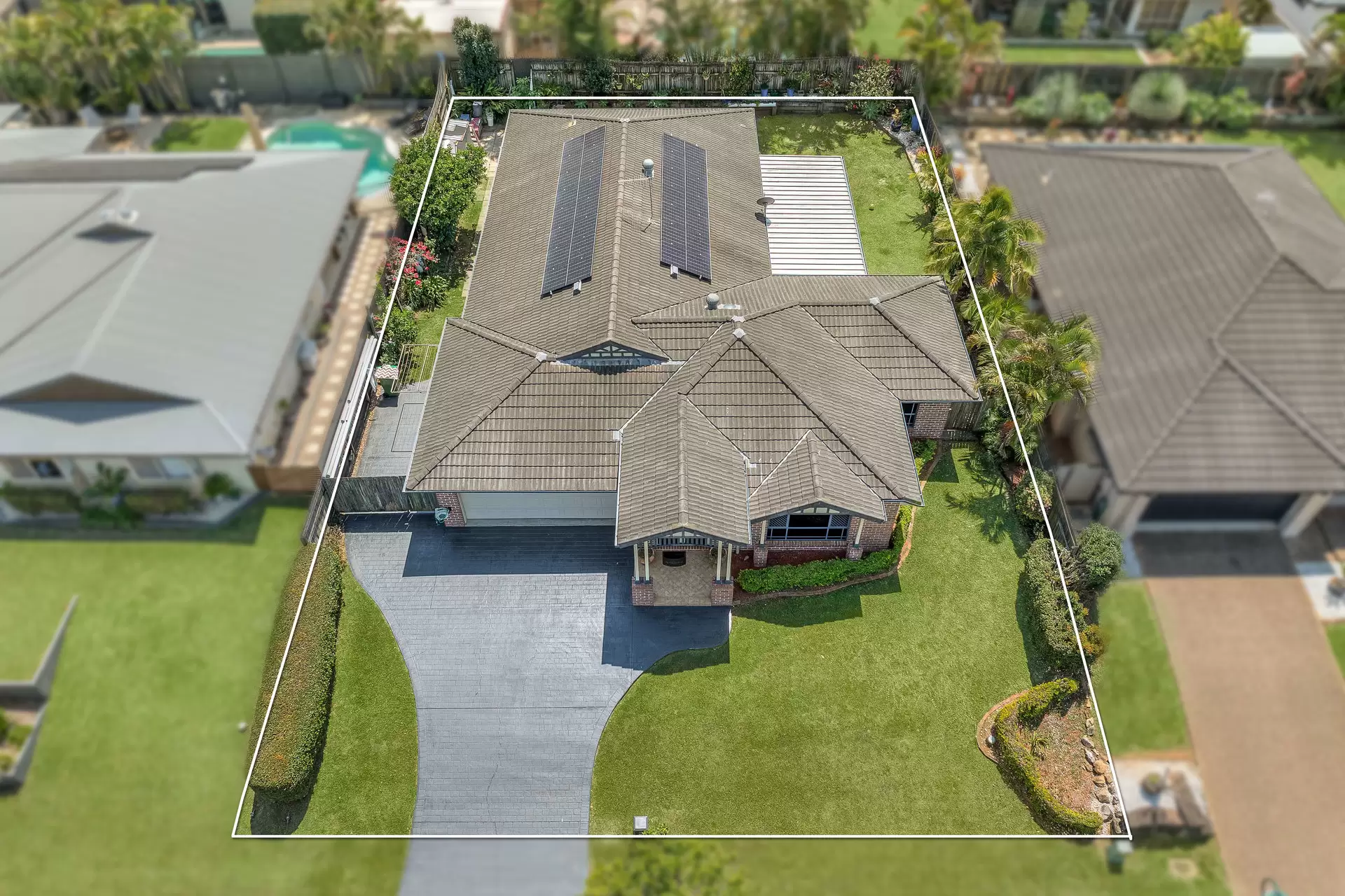 6 Water Gum Place, Thornlands Sold by Queensland Sotheby's International Realty - image 1