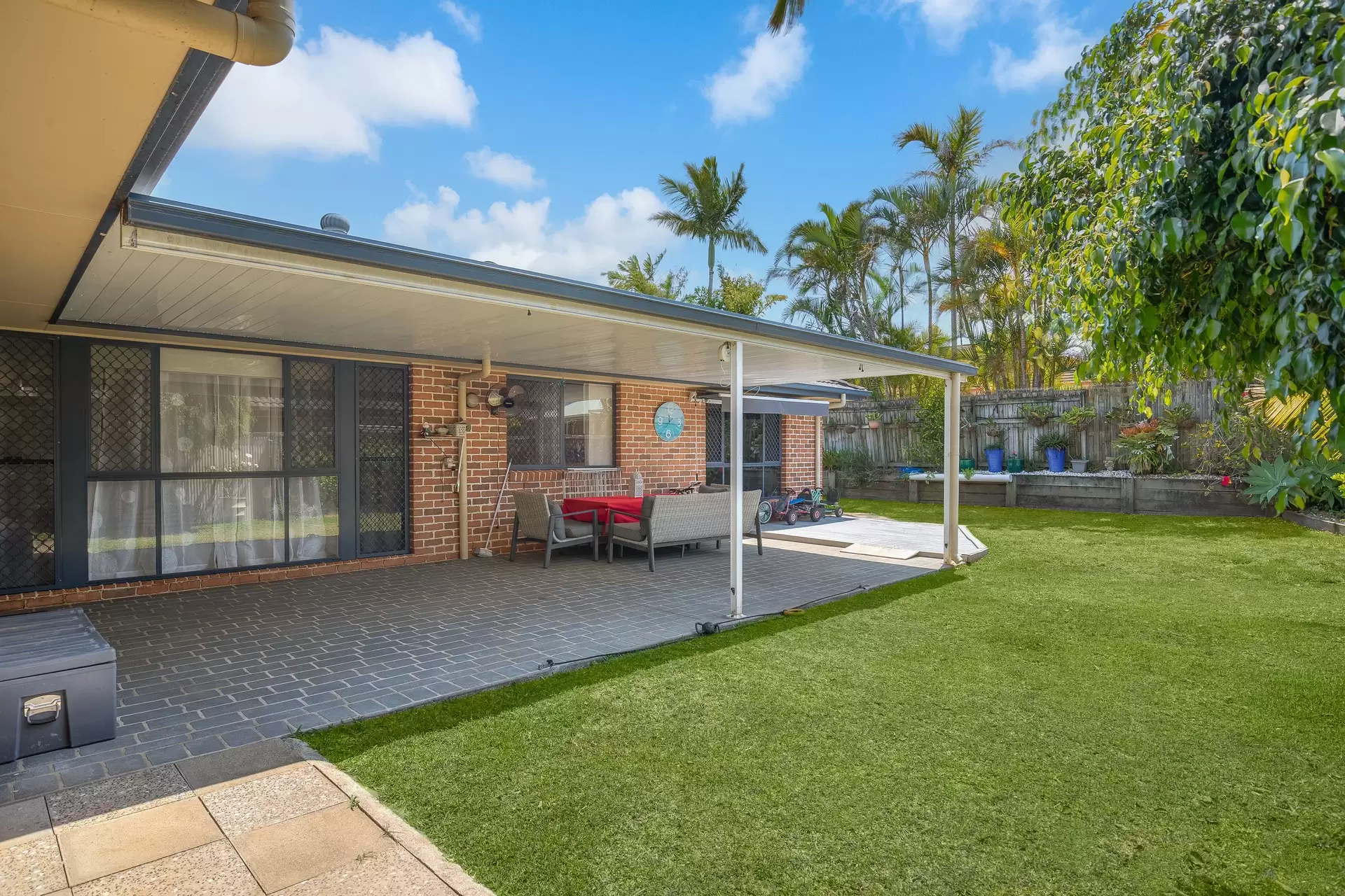 6 Water Gum Place, Thornlands Sold by Queensland Sotheby's International Realty - image 1