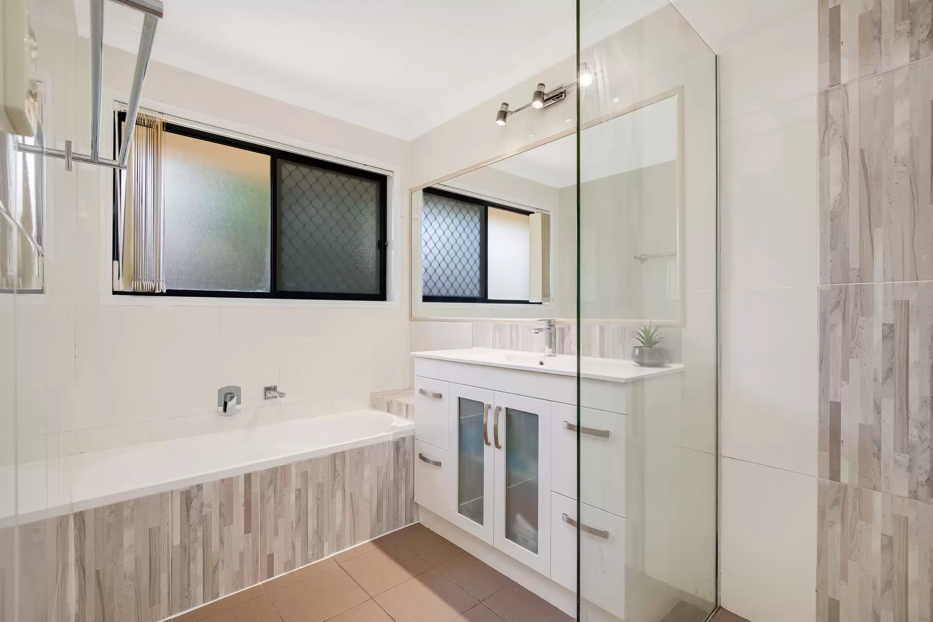6 Water Gum Place, Thornlands Sold by Queensland Sotheby's International Realty - image 1
