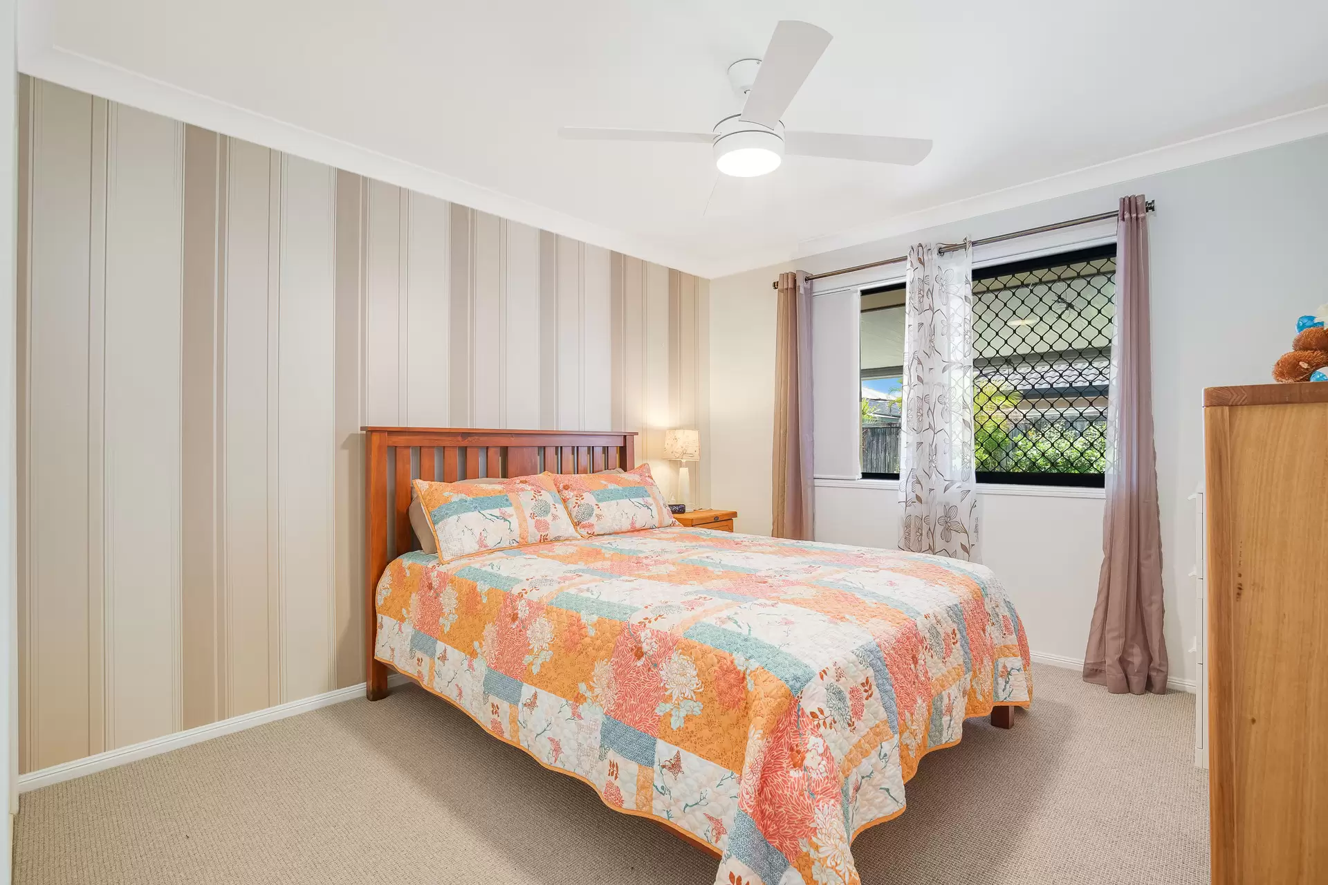 6 Water Gum Place, Thornlands Sold by Queensland Sotheby's International Realty - image 1