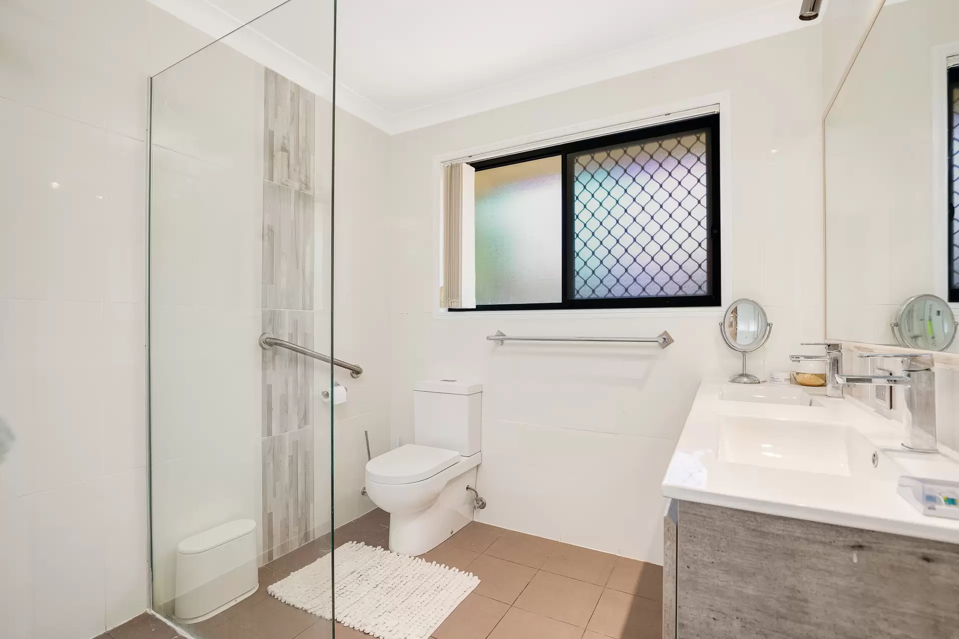 6 Water Gum Place, Thornlands Sold by Queensland Sotheby's International Realty - image 1