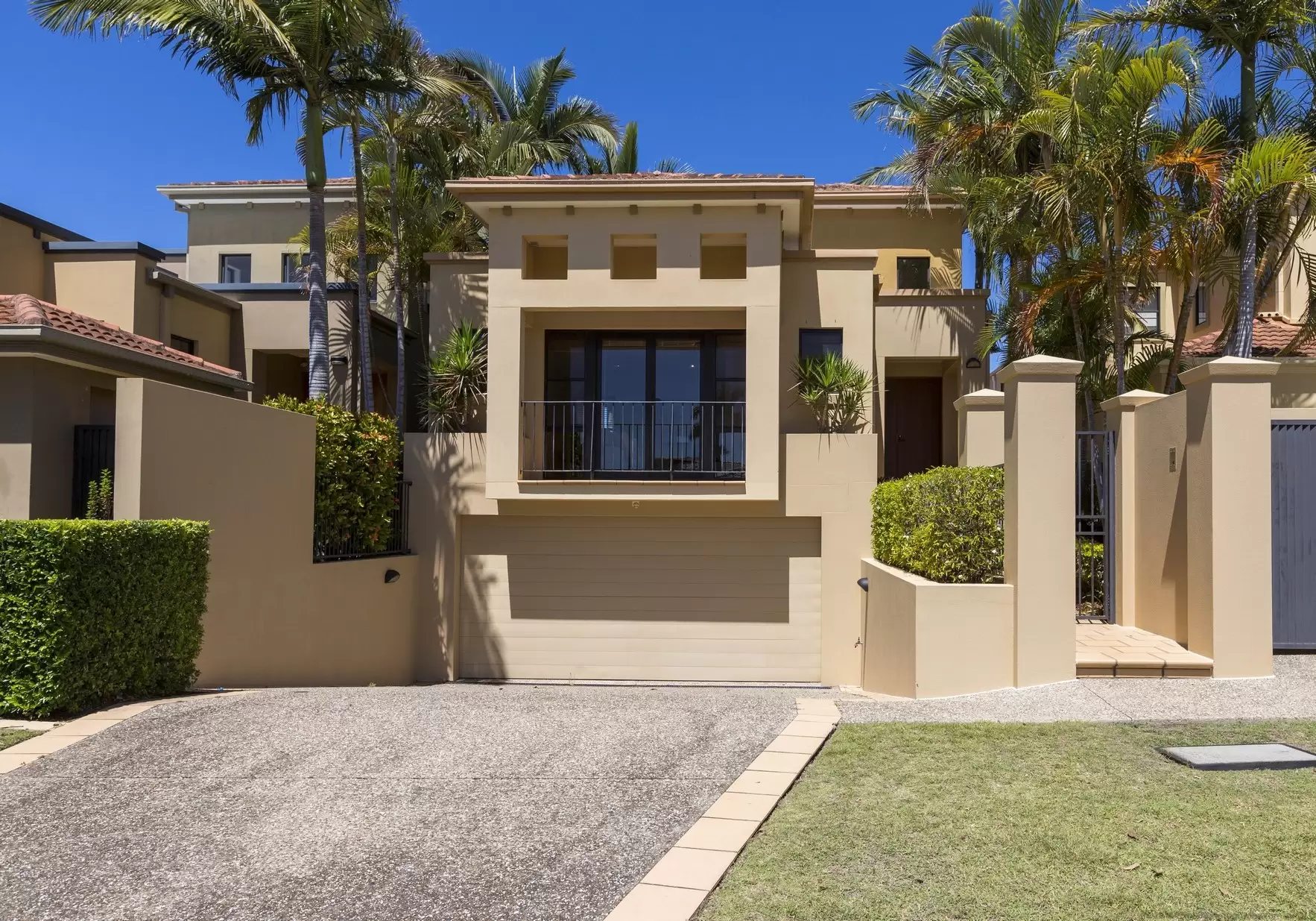 1507 Rosebank Way West, Hope Island Sold by Queensland Sotheby's International Realty - image 1