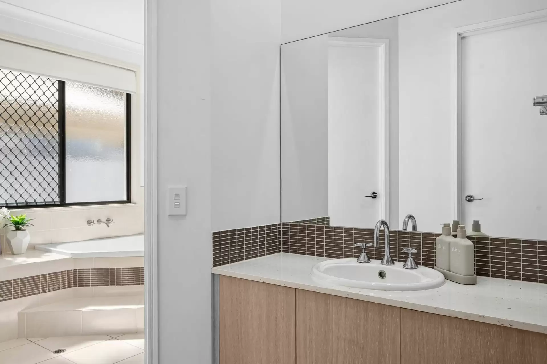 40 Anchorage Circuit, Twin Waters Sold by Queensland Sotheby's International Realty - image 1