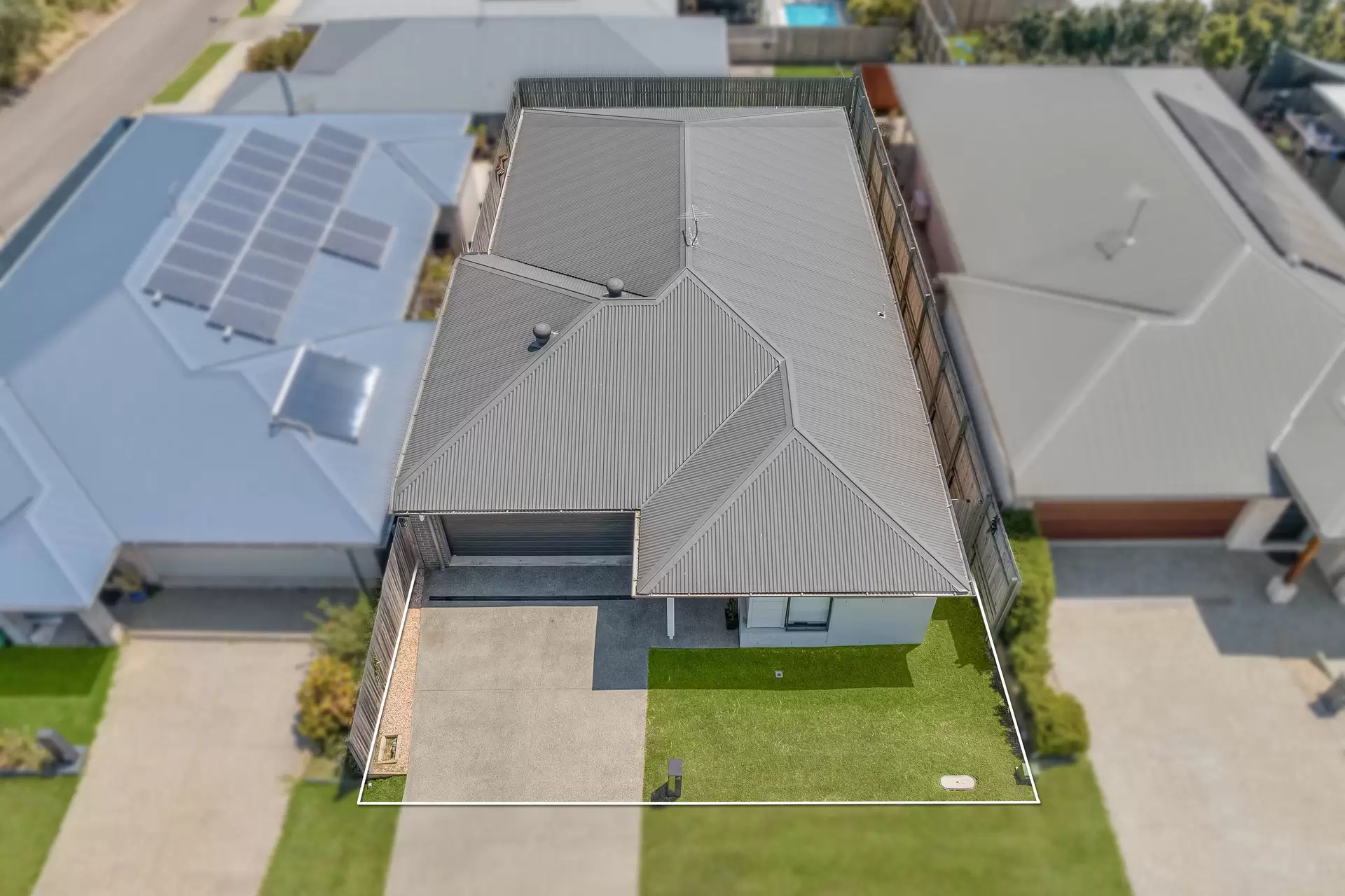 4 Berkingham Street, Thornlands Sold by Queensland Sotheby's International Realty - image 1