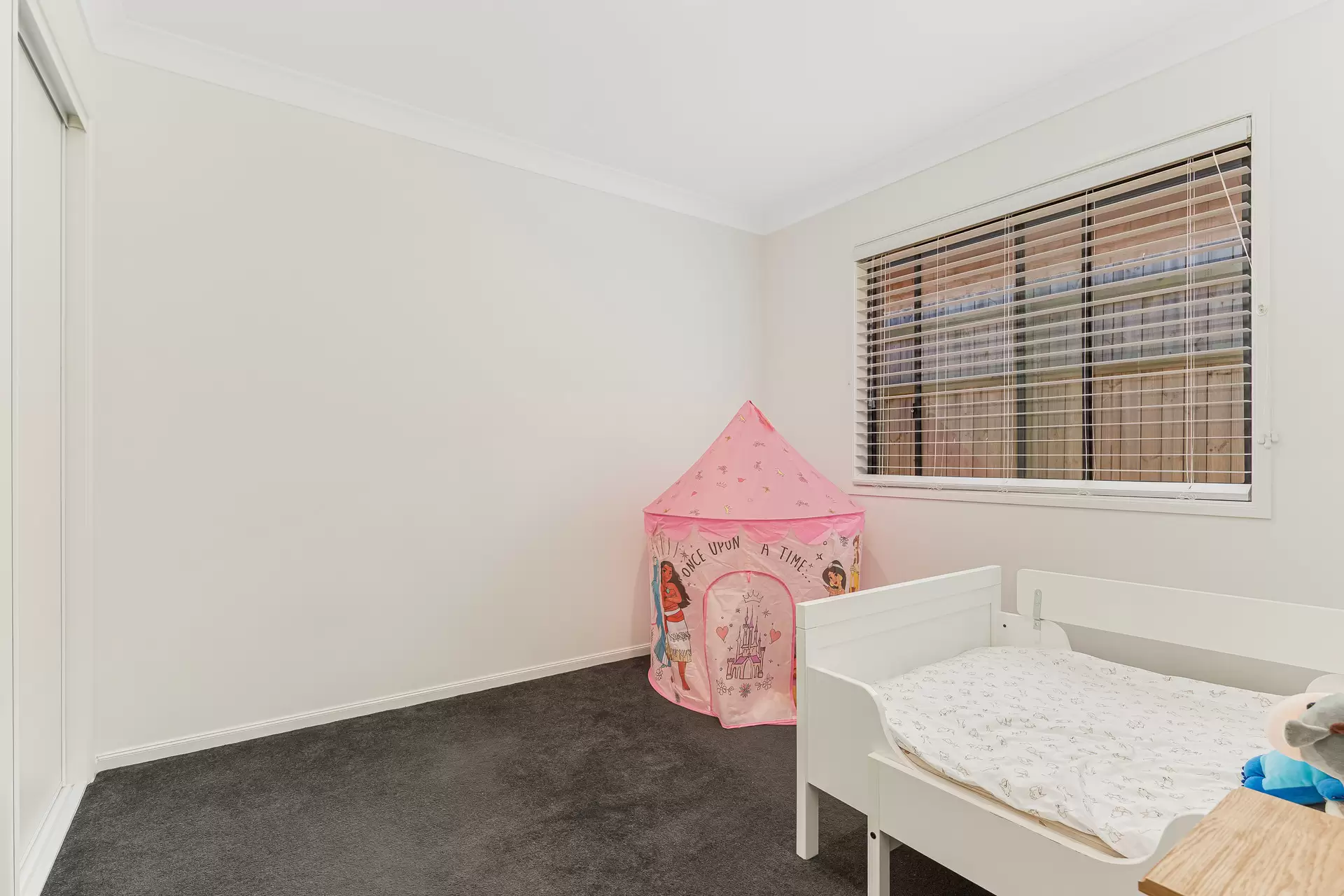 4 Berkingham Street, Thornlands Sold by Queensland Sotheby's International Realty - image 1